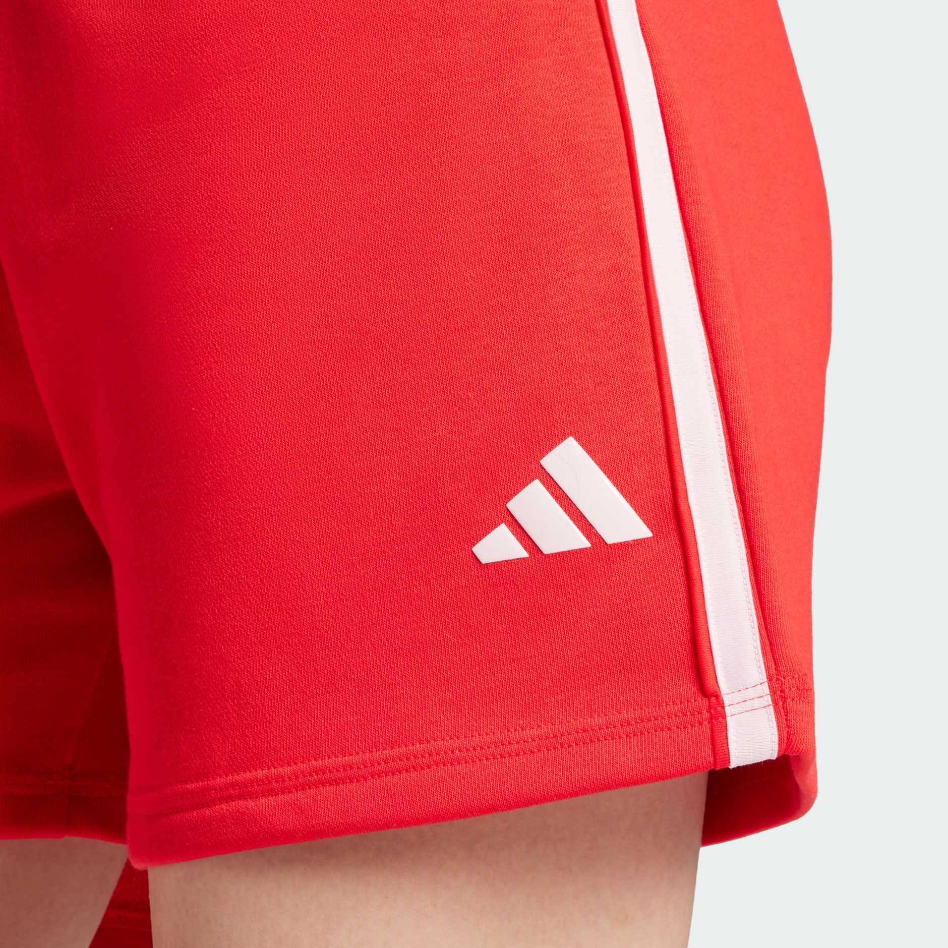 Pantaloni scurți flaușați Essentials Color Pop