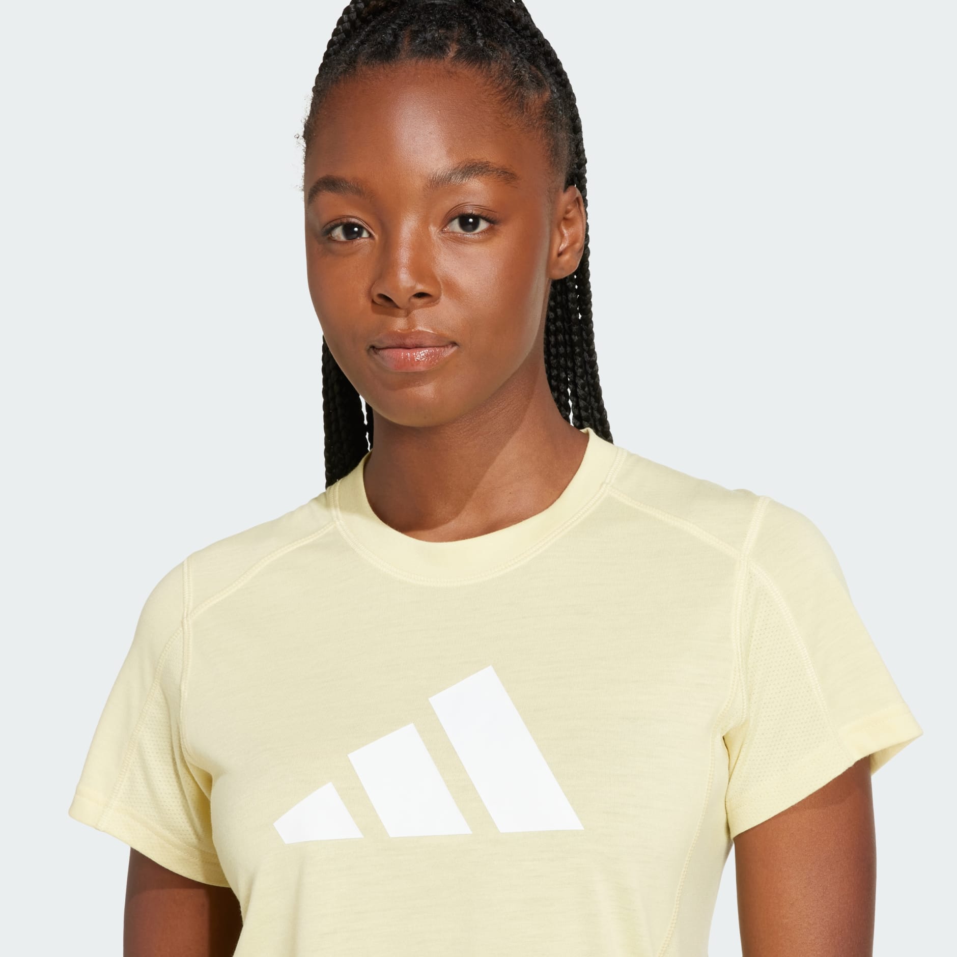 CLOTHING - Train Essentials Big Performance Logo Training Tee