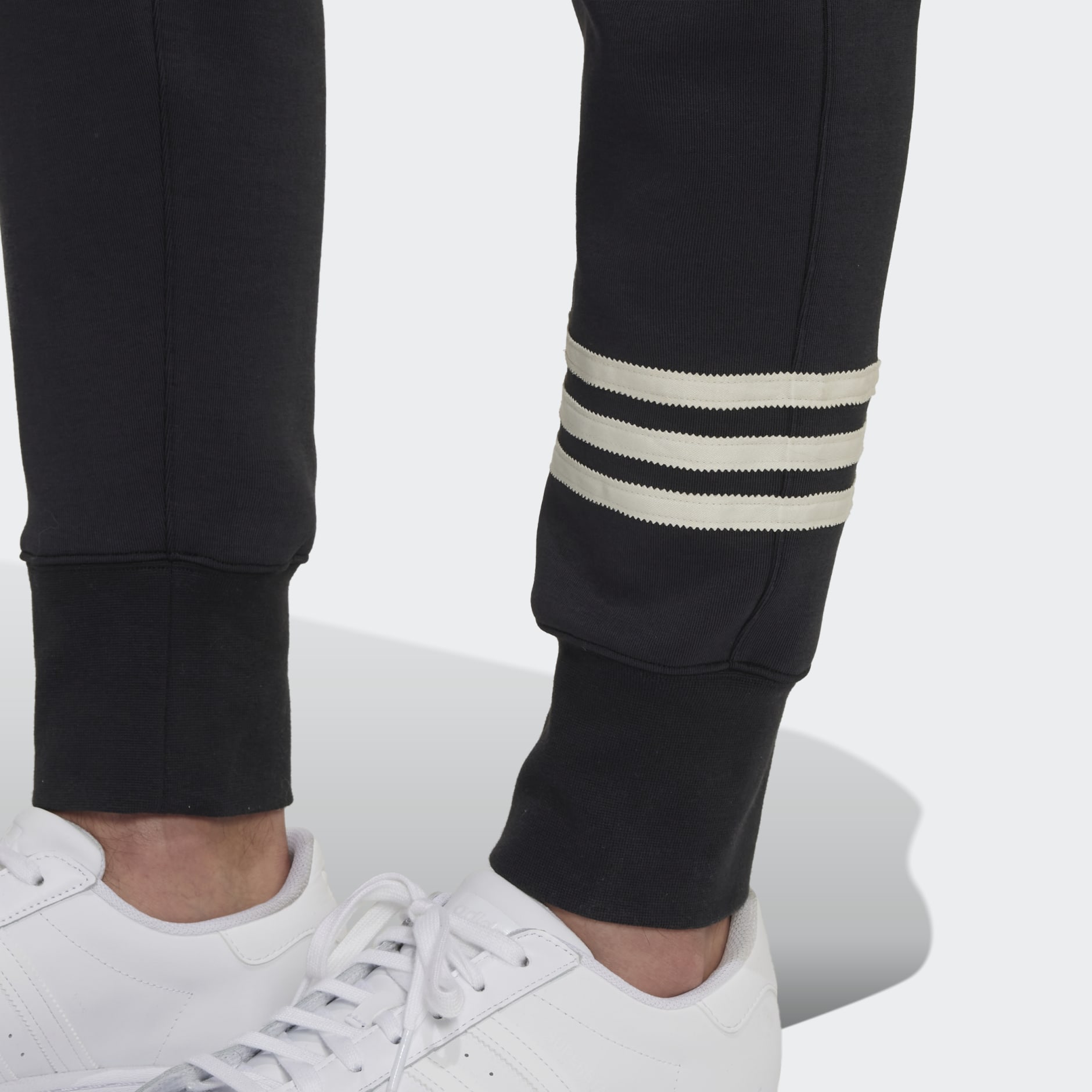 Men's Clothing - Adicolor Neuclassics Sweatpants - Black | adidas Qatar