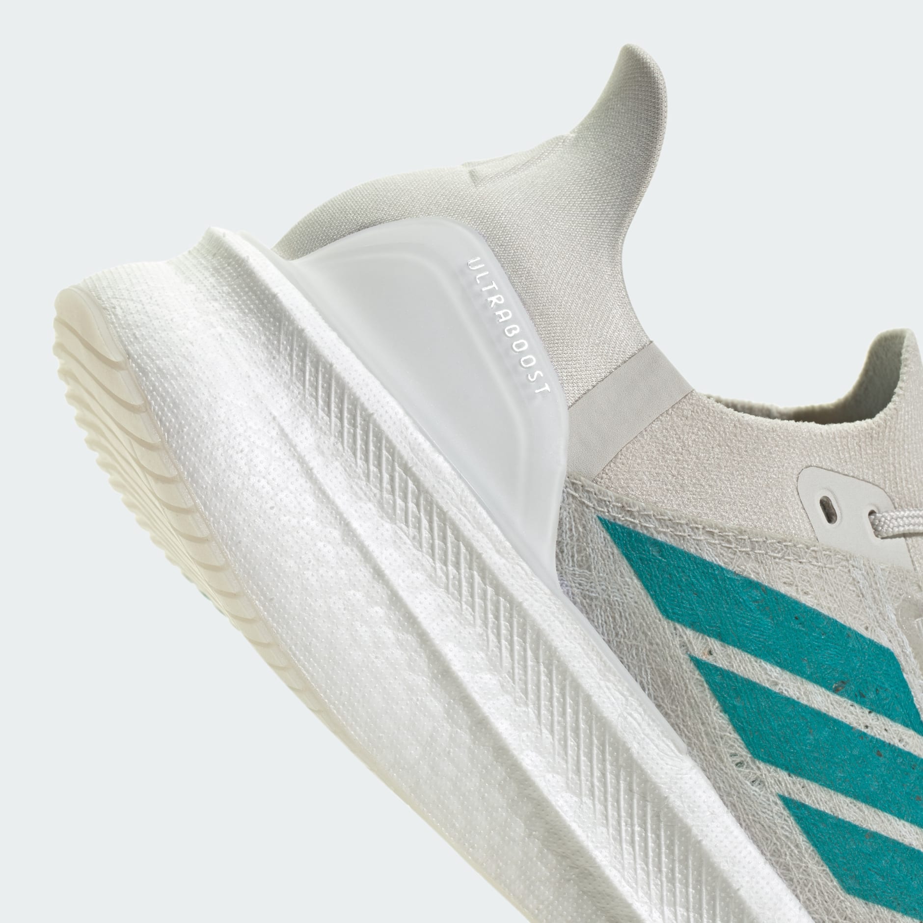 ULTRABOOST 5 STRUNG W