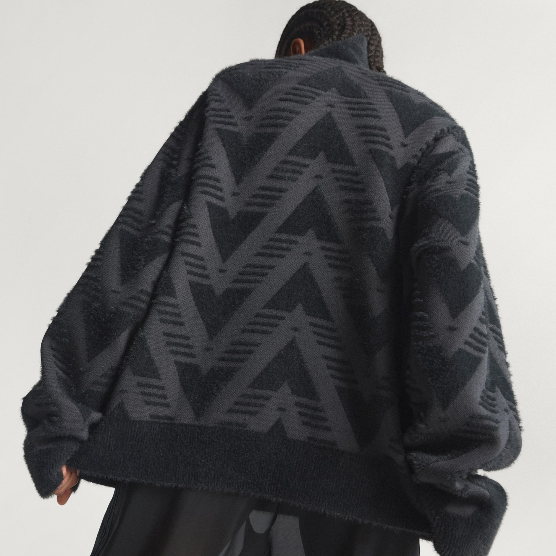 PULOVER TRICOTAT CU FERMOAR PE JUMĂTATE