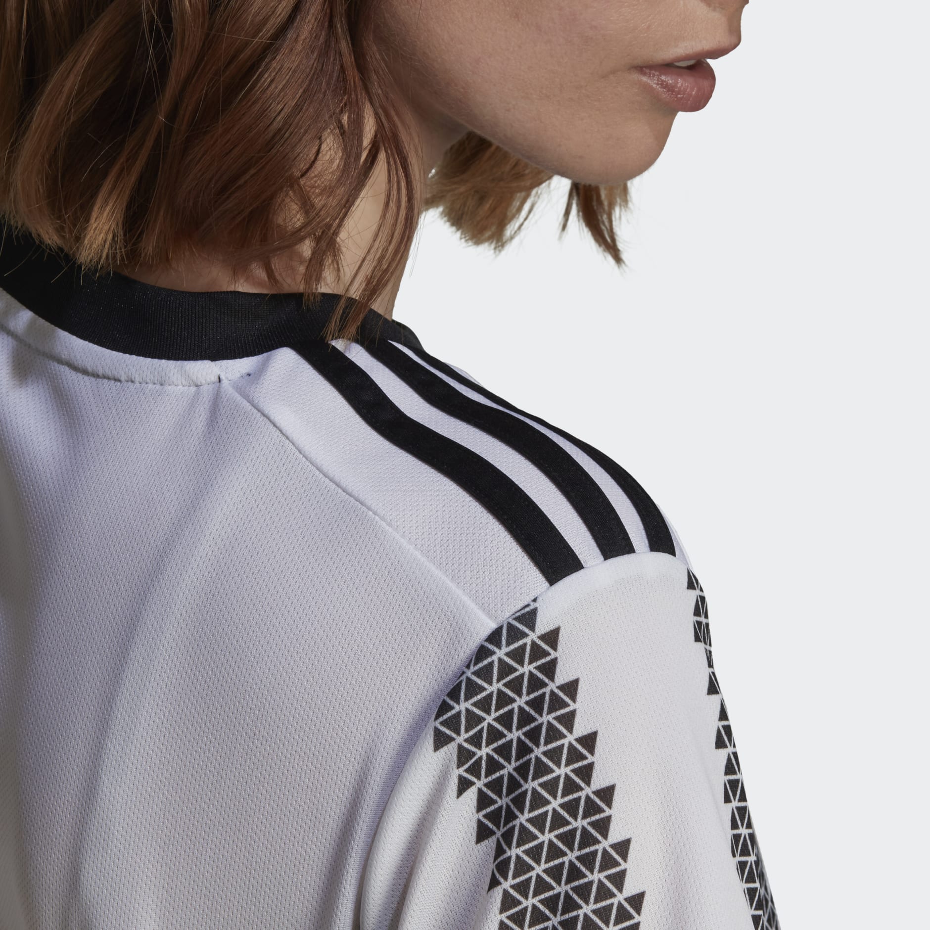 Juventus 22/23 Home Jersey