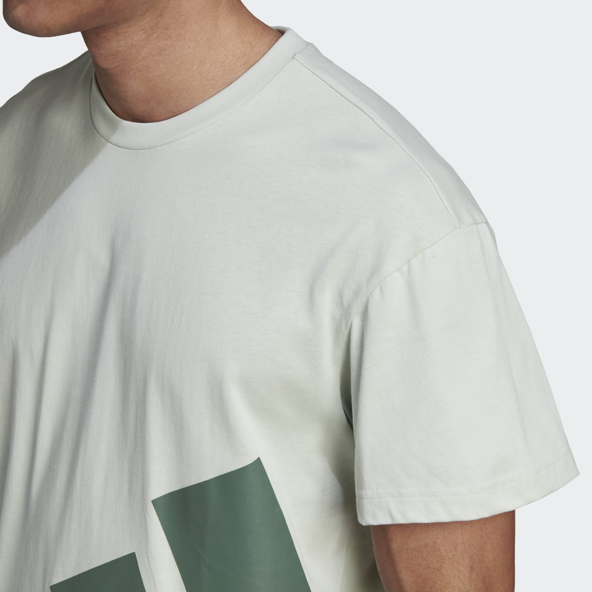 Camiseta Essentials Giant Logo