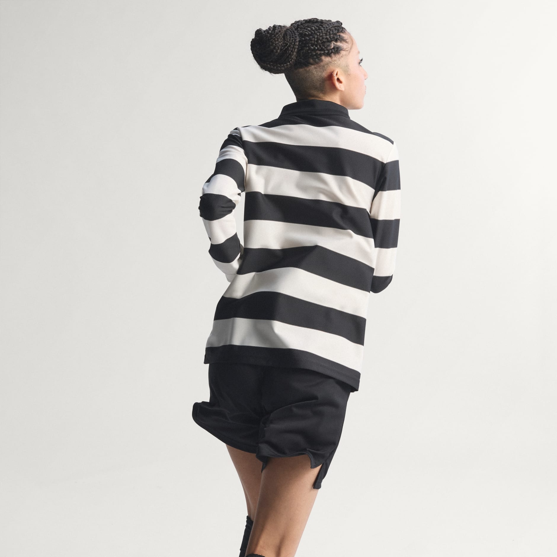 TRICOU CU M&Acirc;NECI LUNGI SGURA AUTHENTIC PENTRU FEMEI