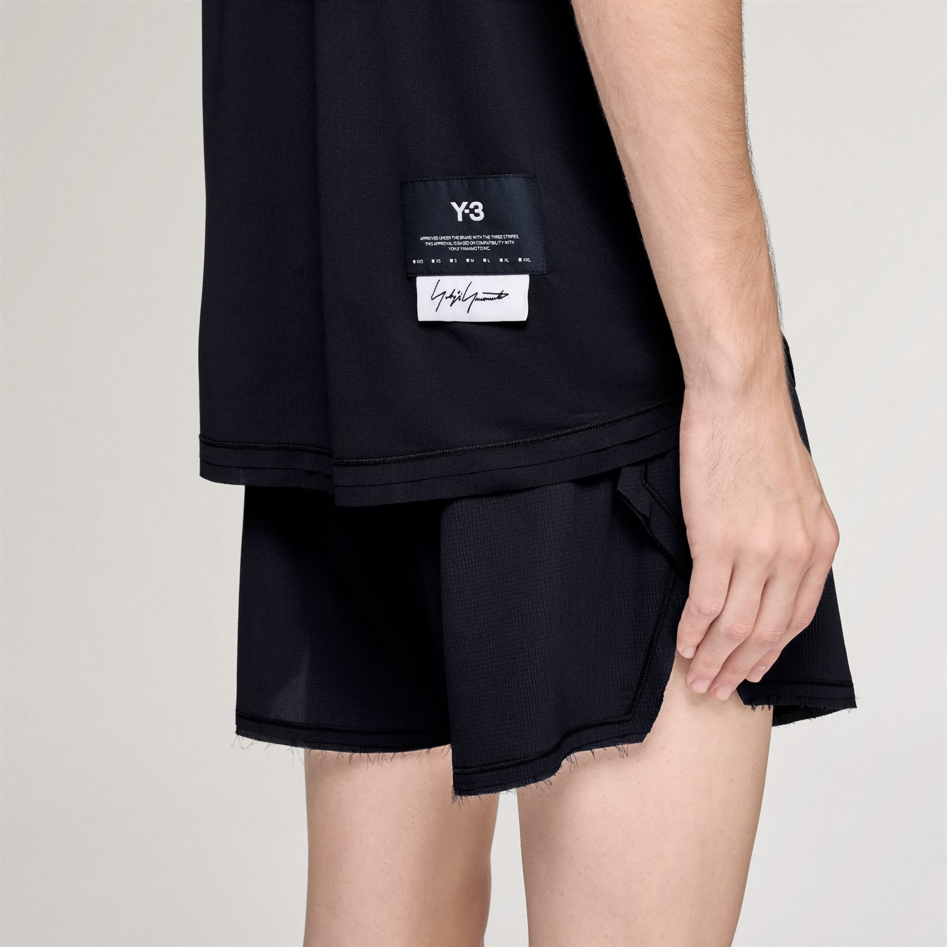 TRICOU Y-3 DE ALERGAT, CU M&Acirc;NECĂ SCURTĂ