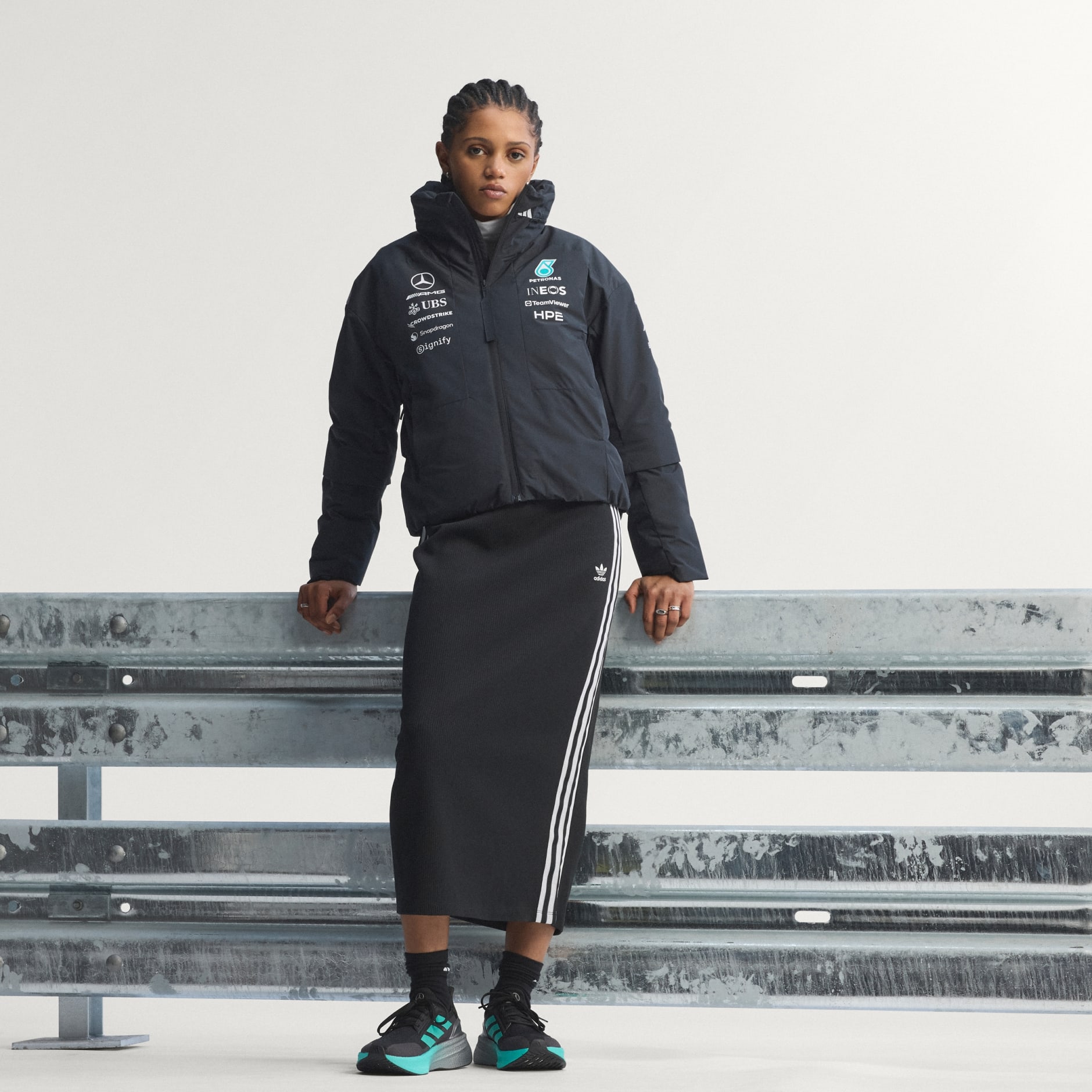 JACHETĂ MERCEDES - AMG PETRONAS FORMULA 1 TEAM ENGINEERS