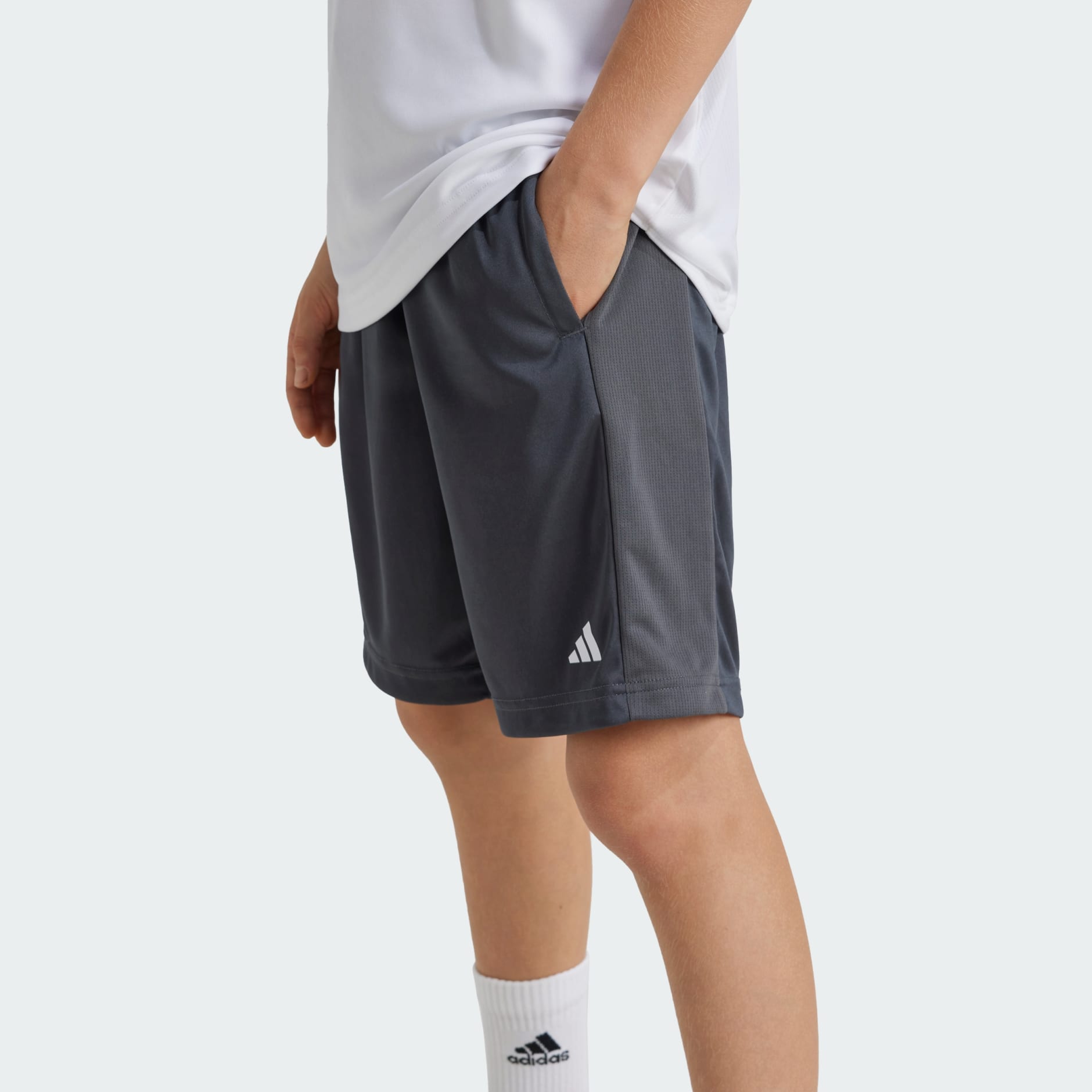Train Essentials Logo Regular Fit Shorts Kids