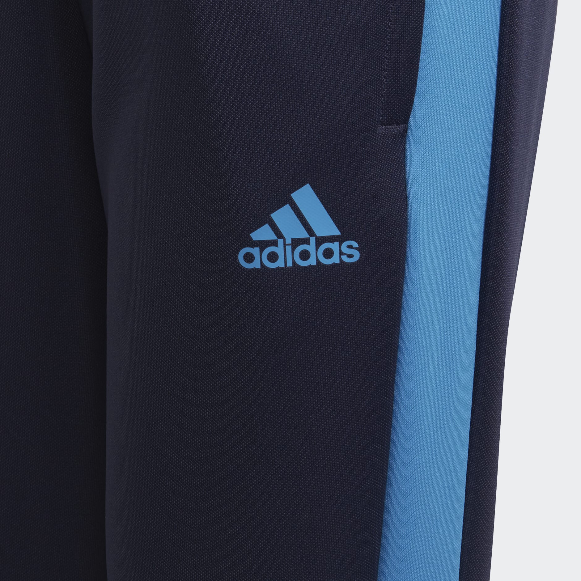 Tiro Essential Pants