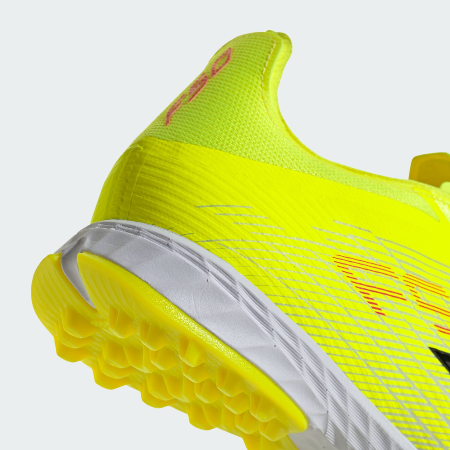 Ghete de fotbal F50 PRO pentru gazon artificial