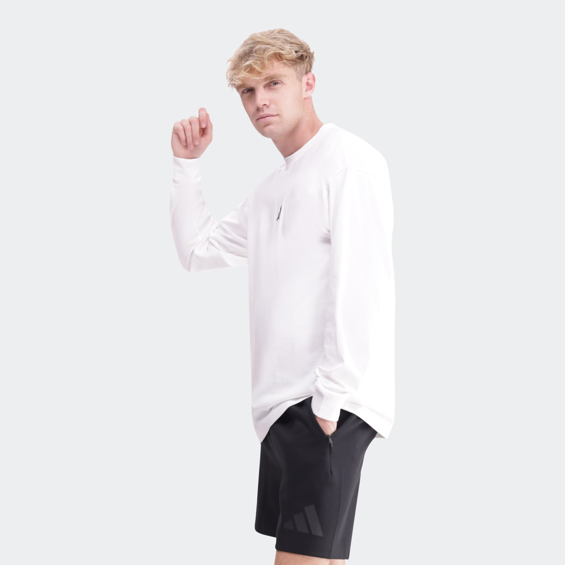 Essentials Plus Loose Fit Small Logo Long Sleeve Long-Sleeve Top