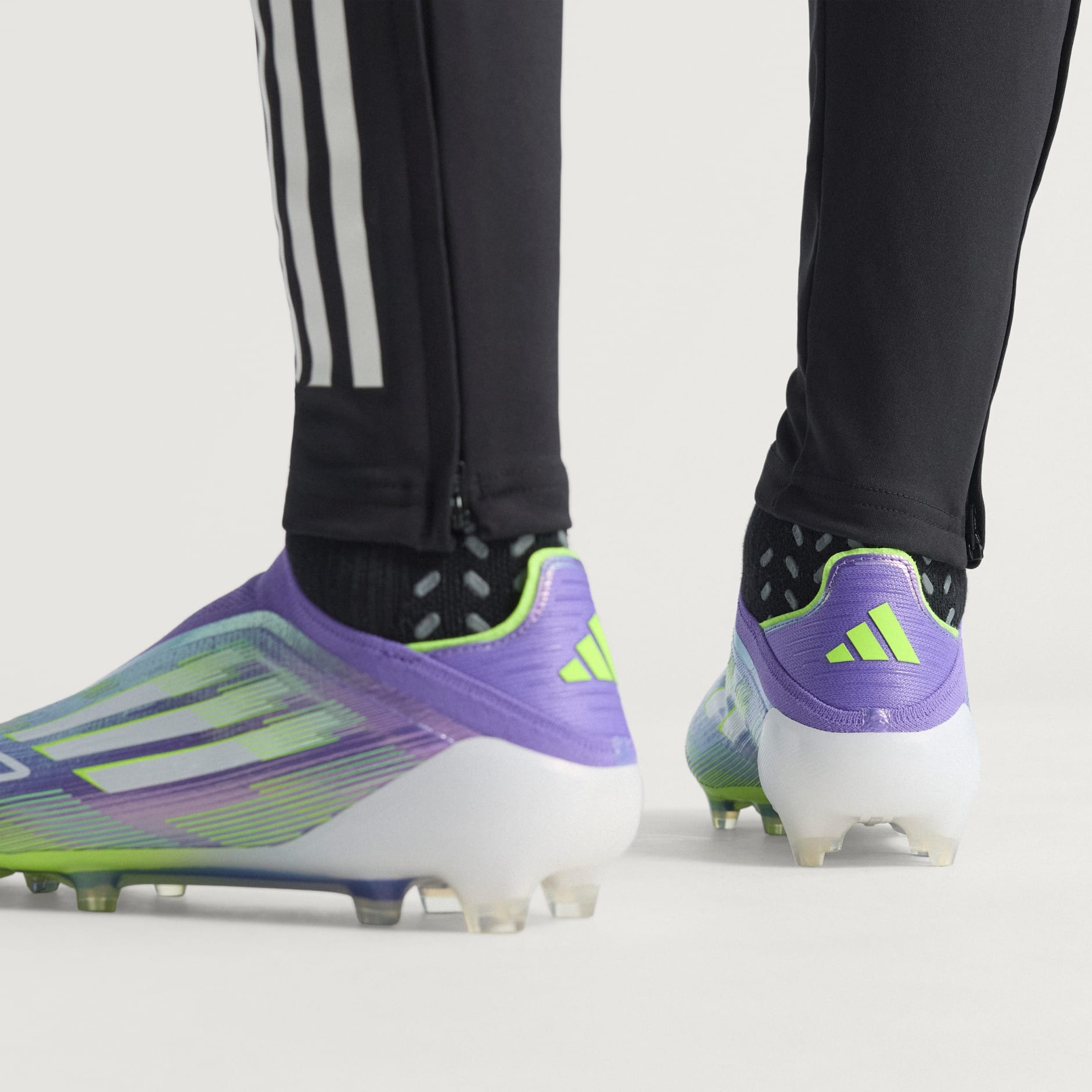 Ghete F50 Elite Laceless Firm Ground