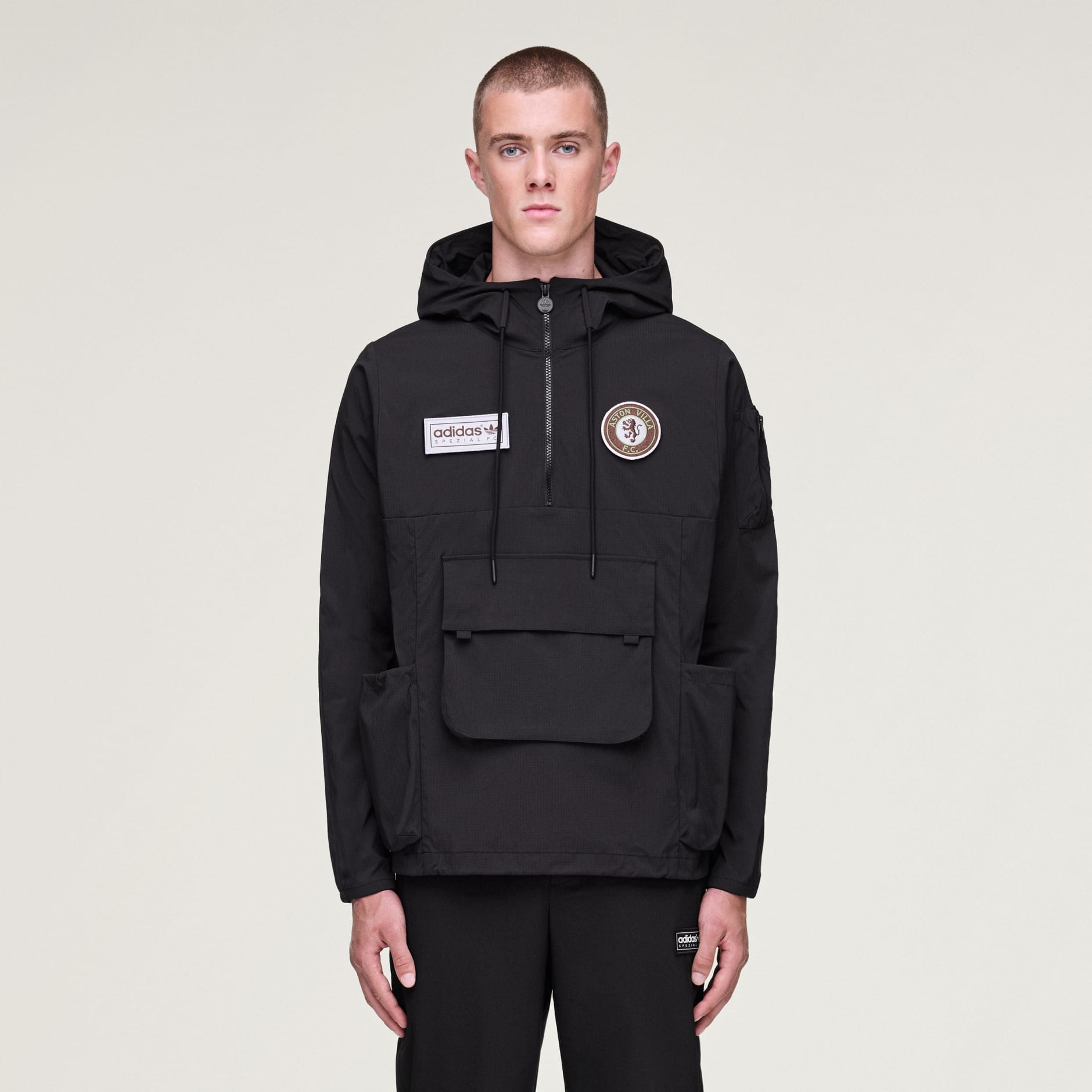 JACHETĂ ASTON VILLA SPZL F.C.