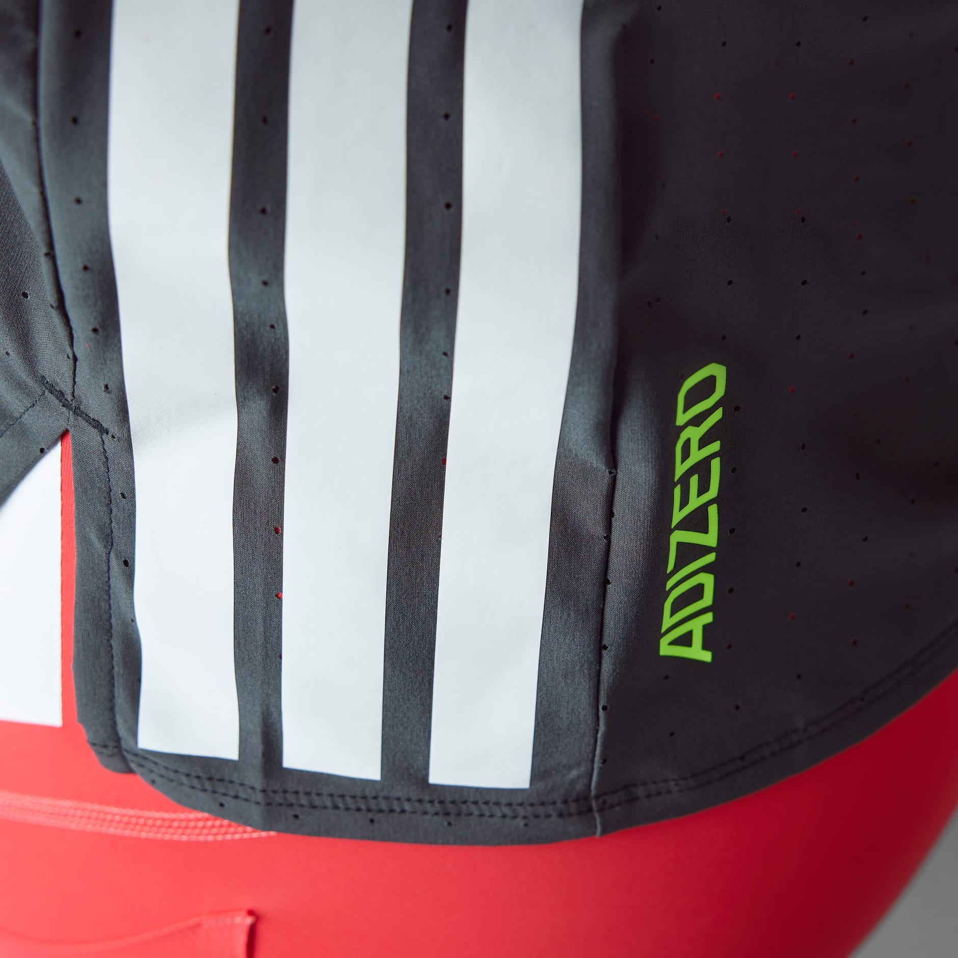 Adizero 跑步 T 恤