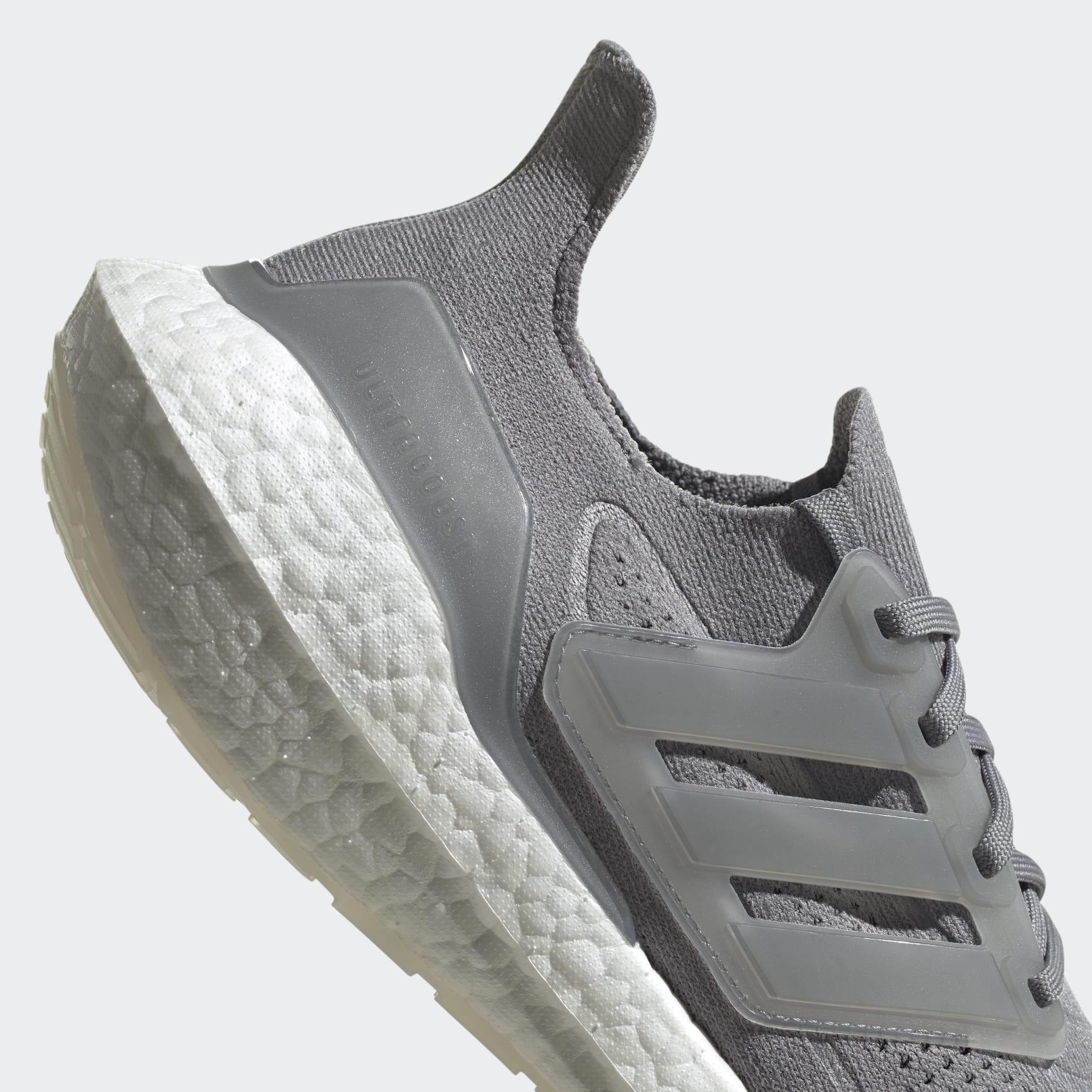 נעלי Ultraboost 21