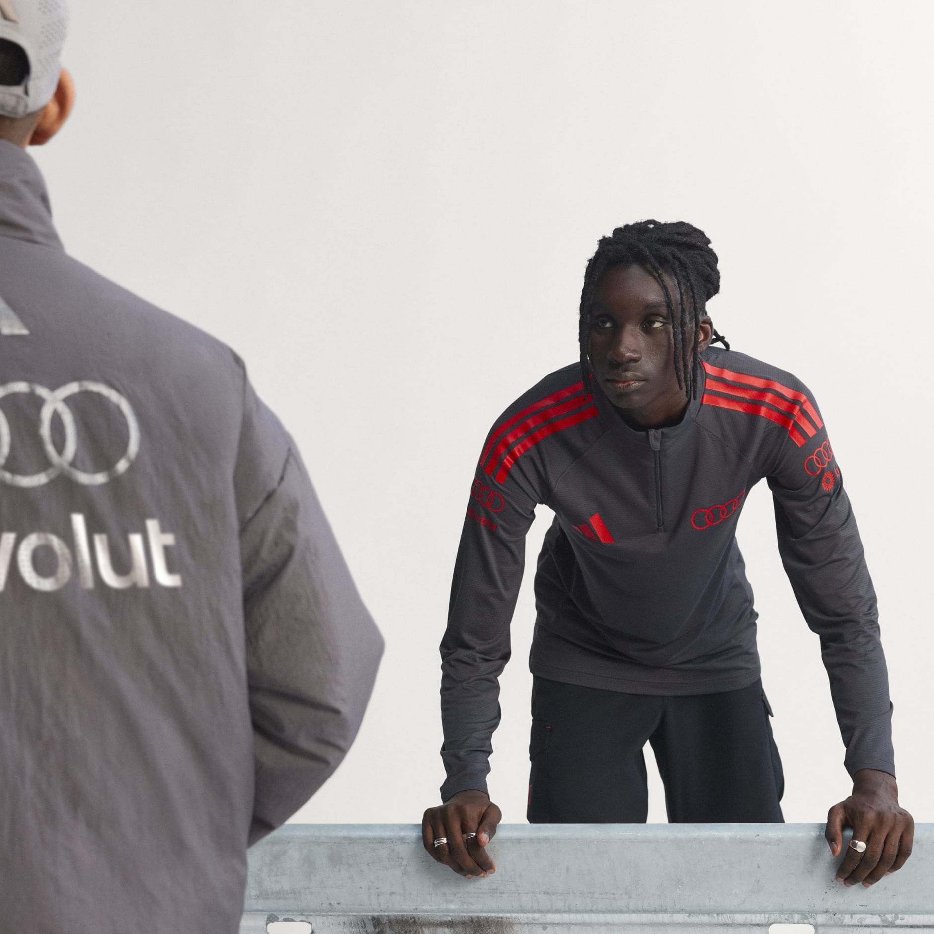 AUDI REVOLUT F1 TEAM MECHANICS CU FERMOAR 1/4