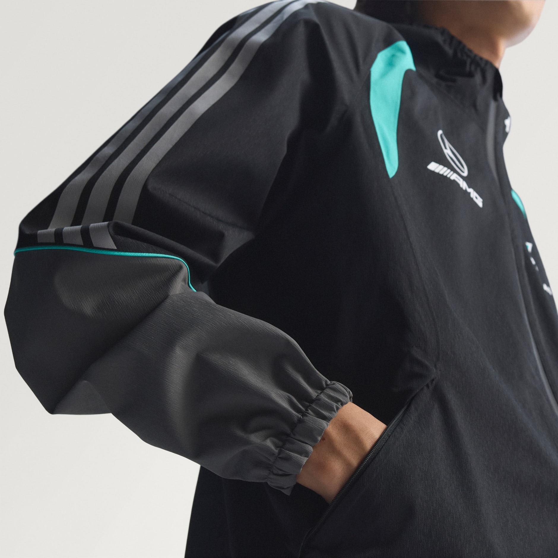 JAKNA ZA KI&Scaron;U MERCEDES - AMG PETRONAS FORMULA 1 TEAM MECHANICS