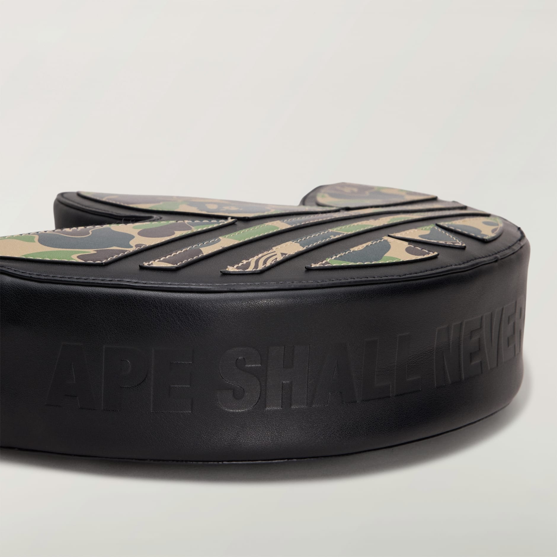 TREFOIL SHOULDER BAG BAPE