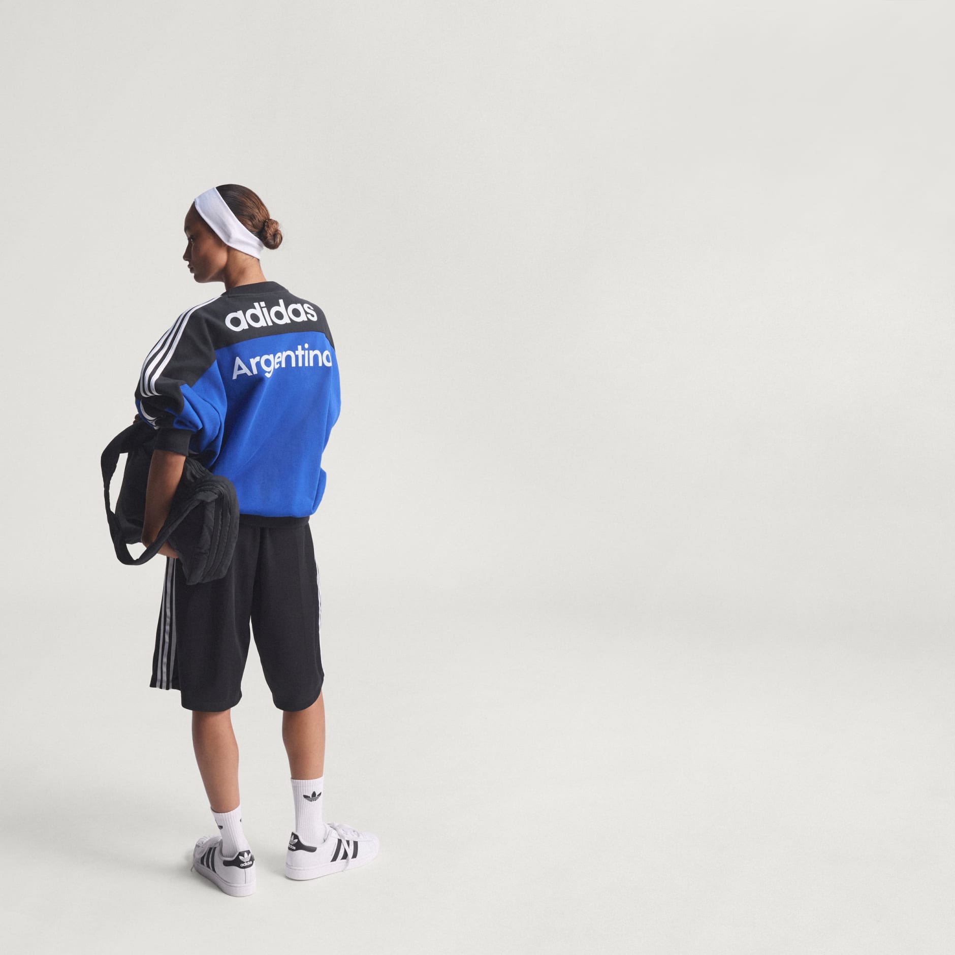 CREW WITH CUTLINE Sweatshirt