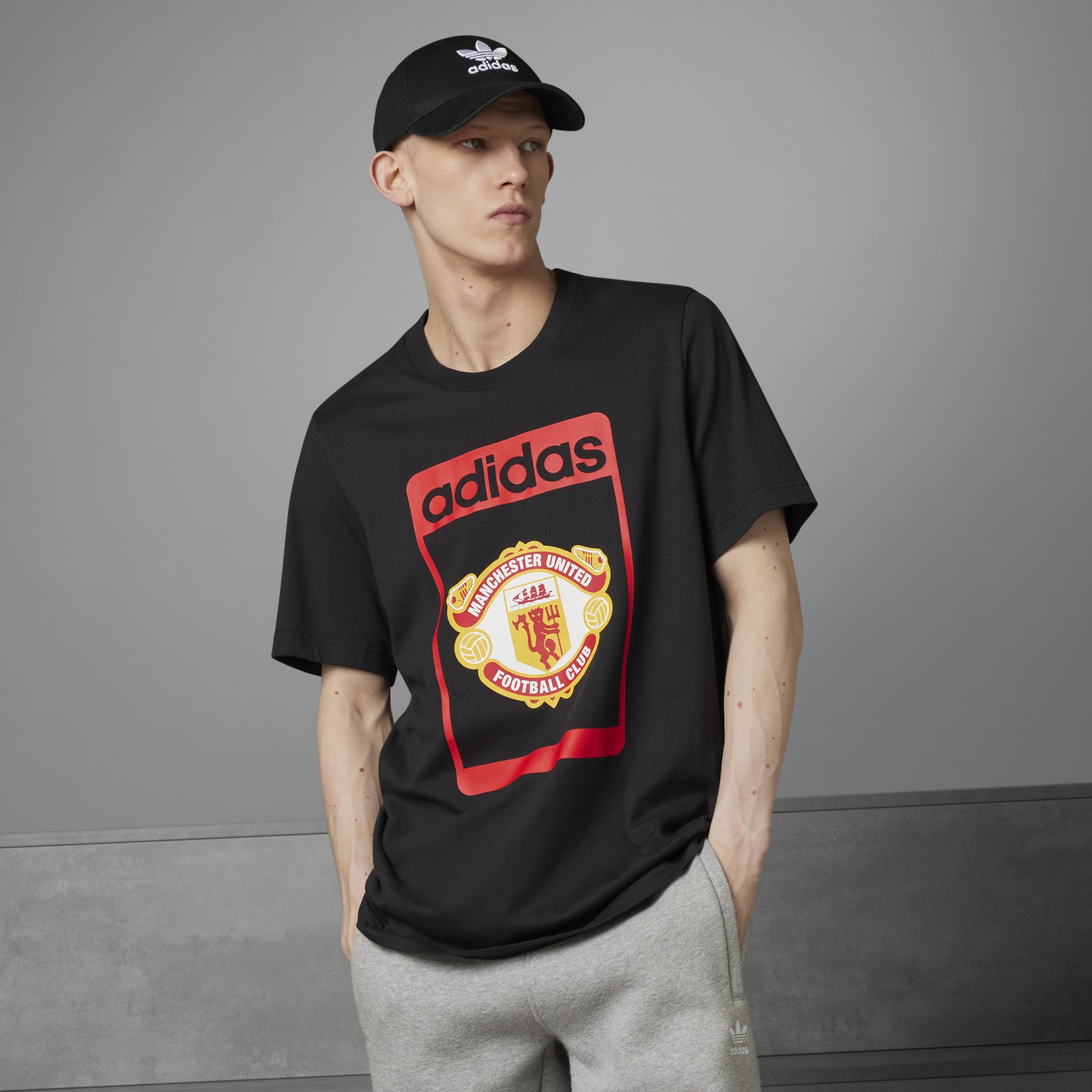Clothing - Manchester United OG Graphic Tee - Black | adidas South Africa