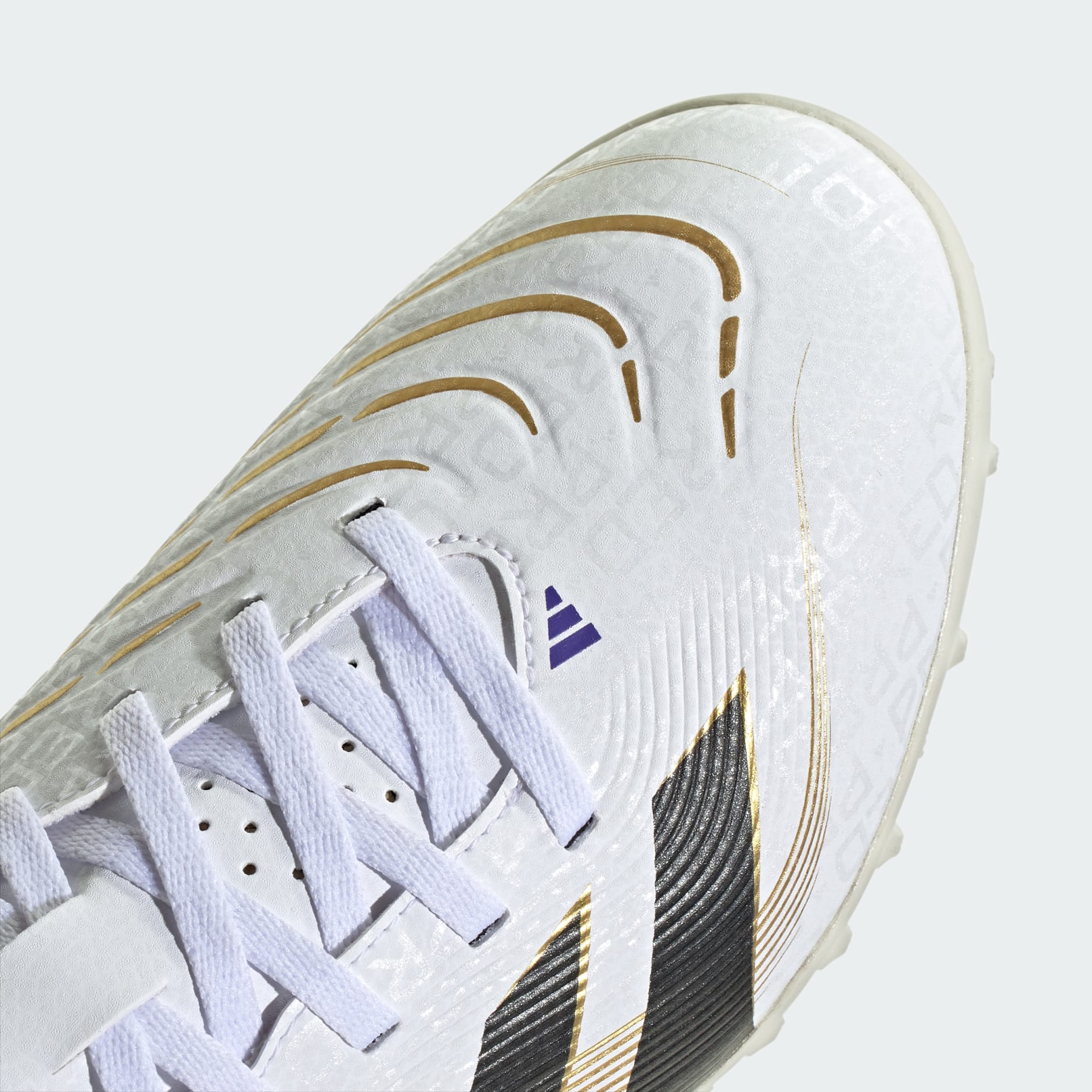 Guayos Predator Club para pasto sint&eacute;tico