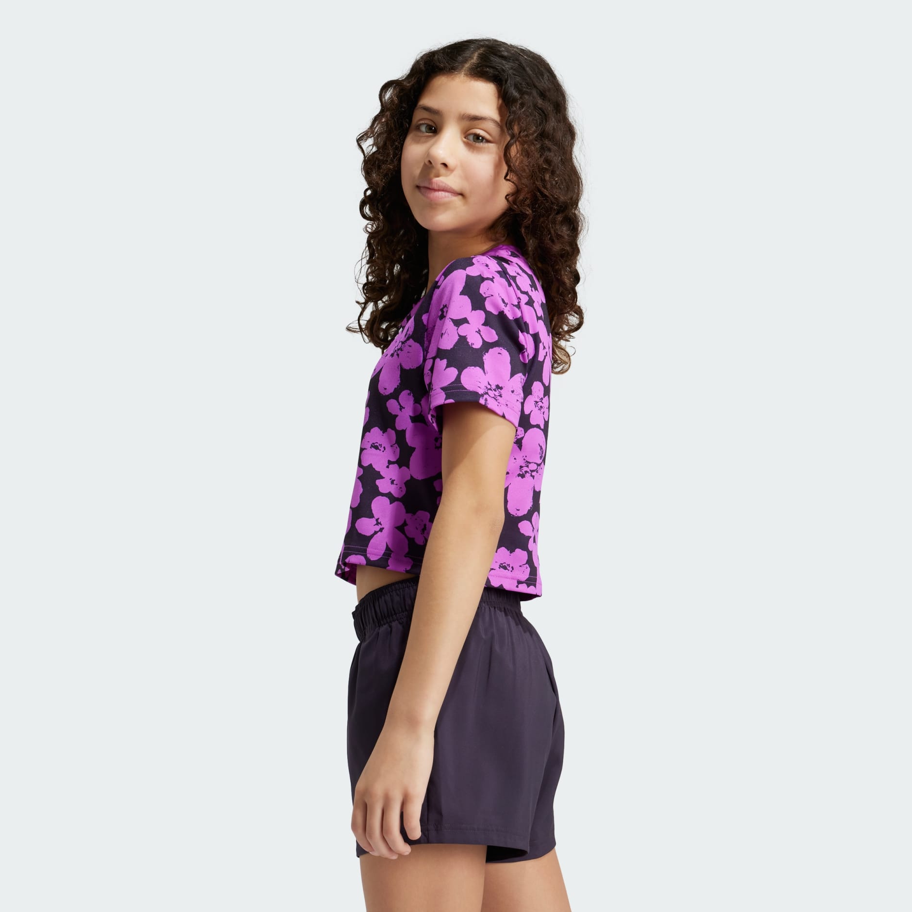 Train Essentials Seasonal Printed Cropped Training Tee Kids
