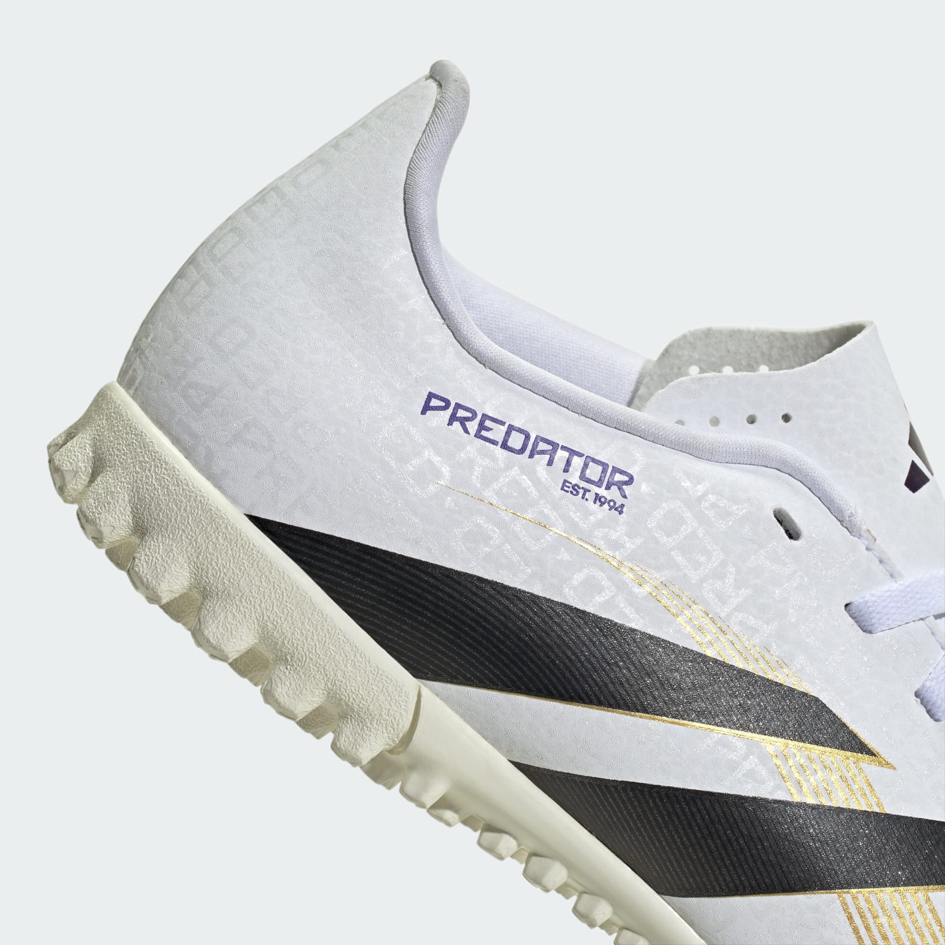 Guayos Predator Club de ni&ntilde;os para pasto sint&eacute;tico