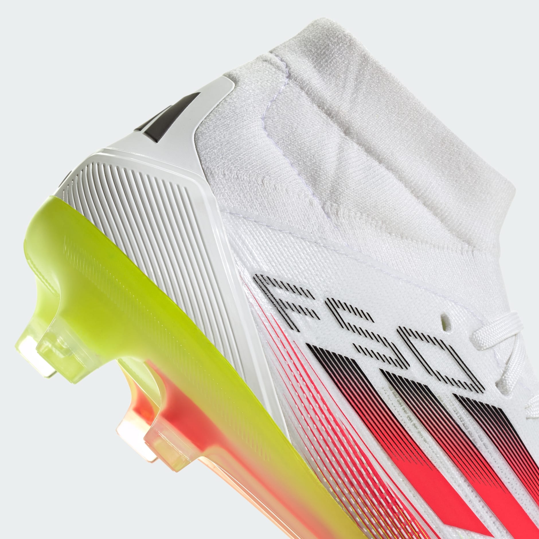 Ghete pentru teren dur F50 Pro Mid