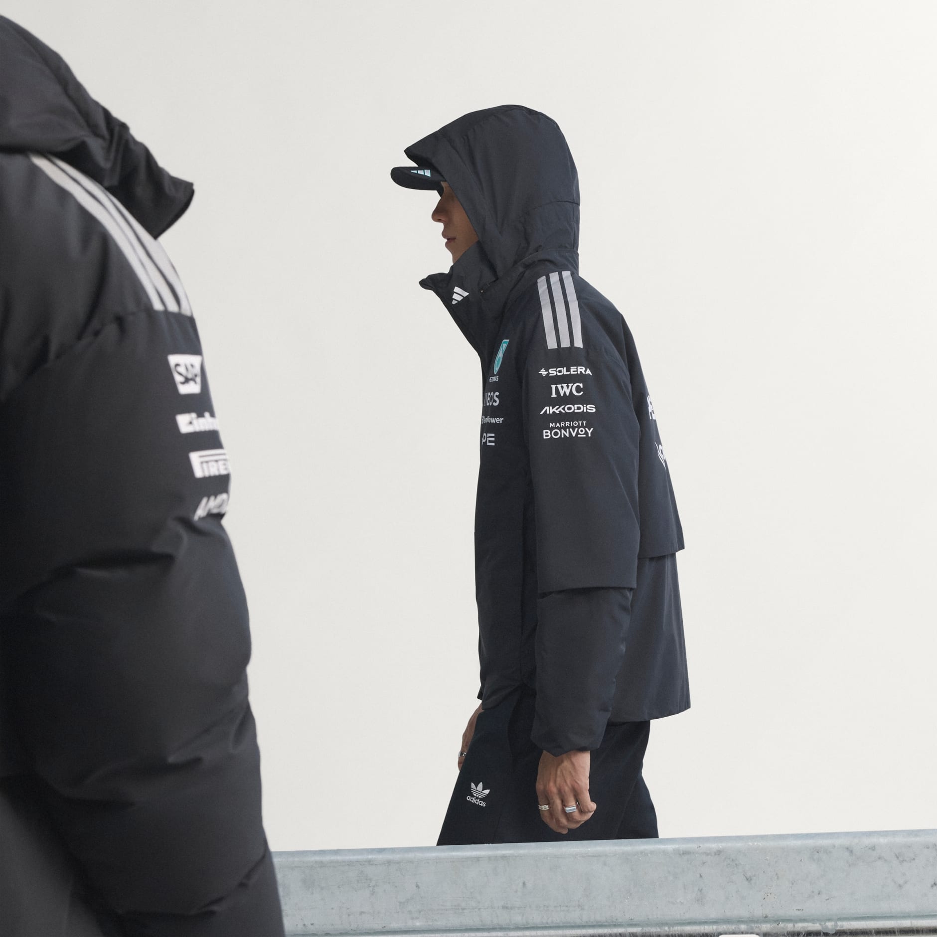 JACHETĂ MERCEDES - AMG PETRONAS FORMULA 1 TEAM ENGINEERS