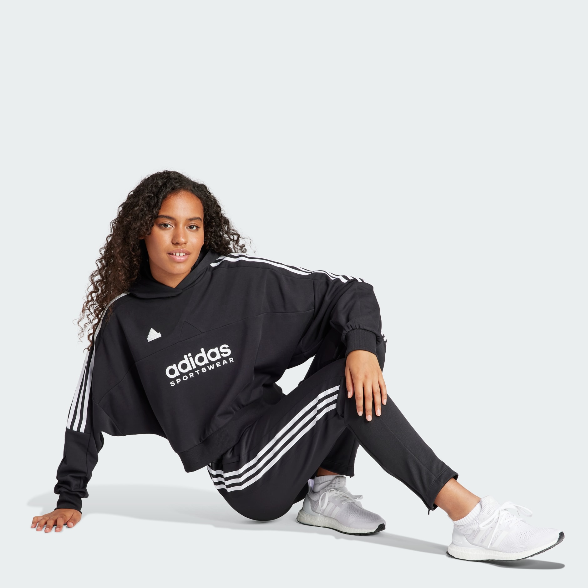 Sweat adidas bande outlet sur les manches