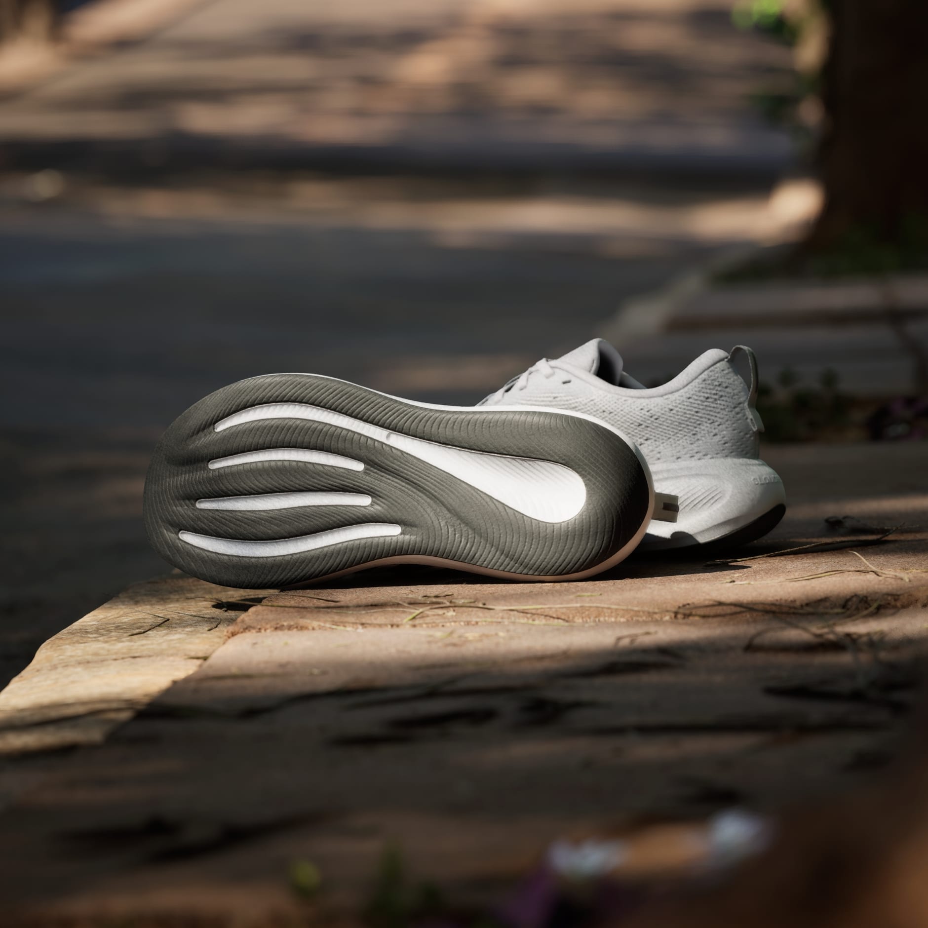 RESPONSE PACE RUNNING SHOES