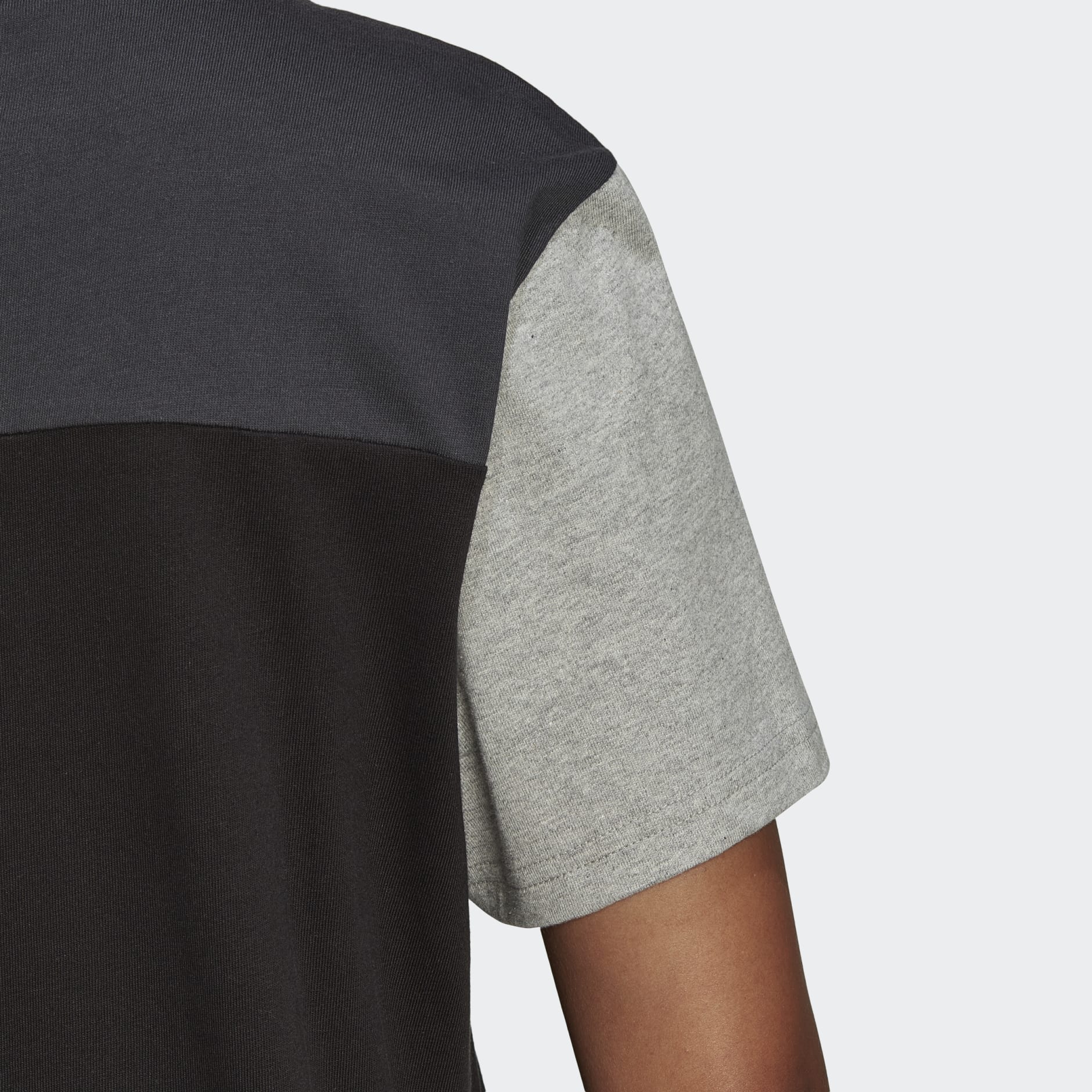تيشيرت Essentials Colorblock Logo