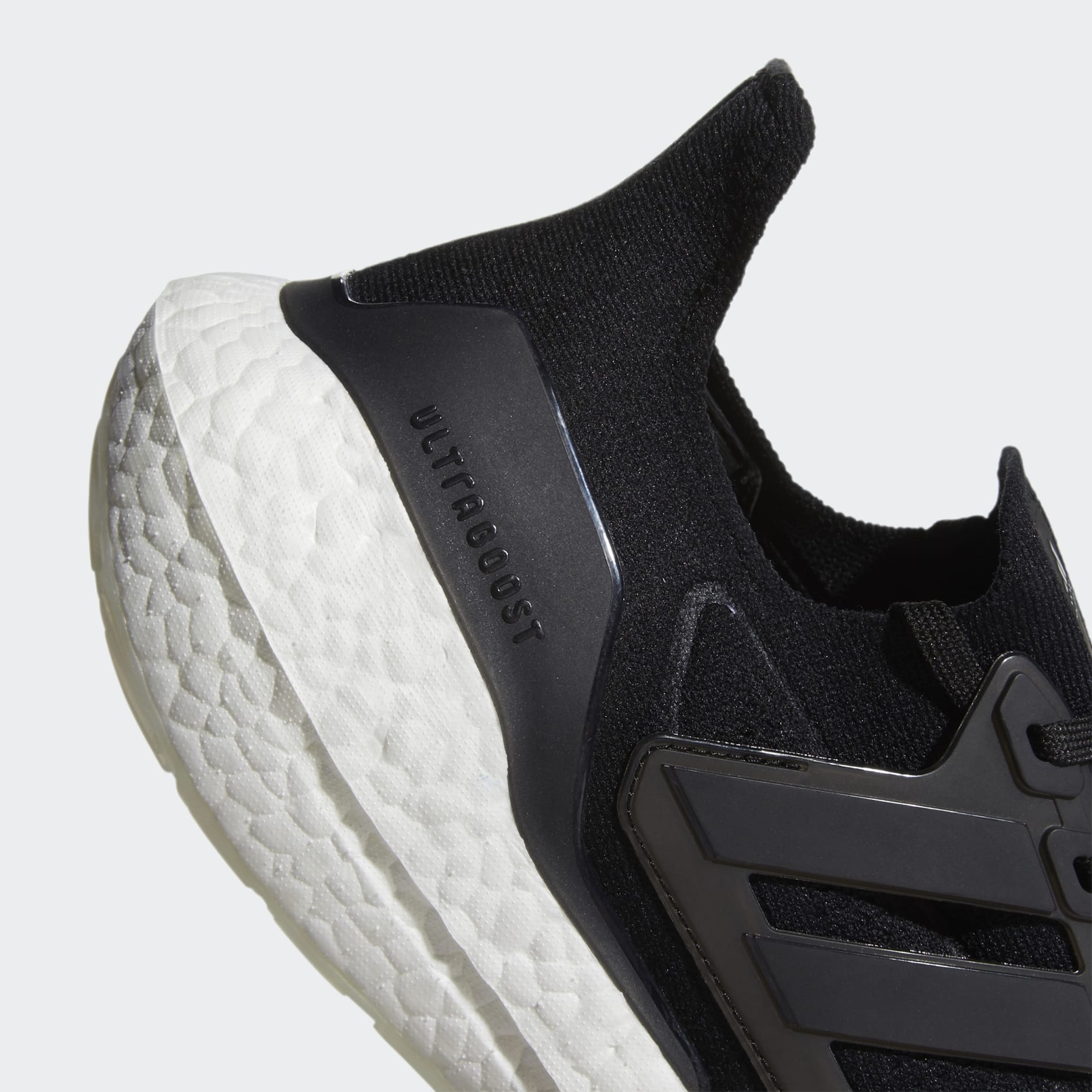 נעלי Ultraboost 21