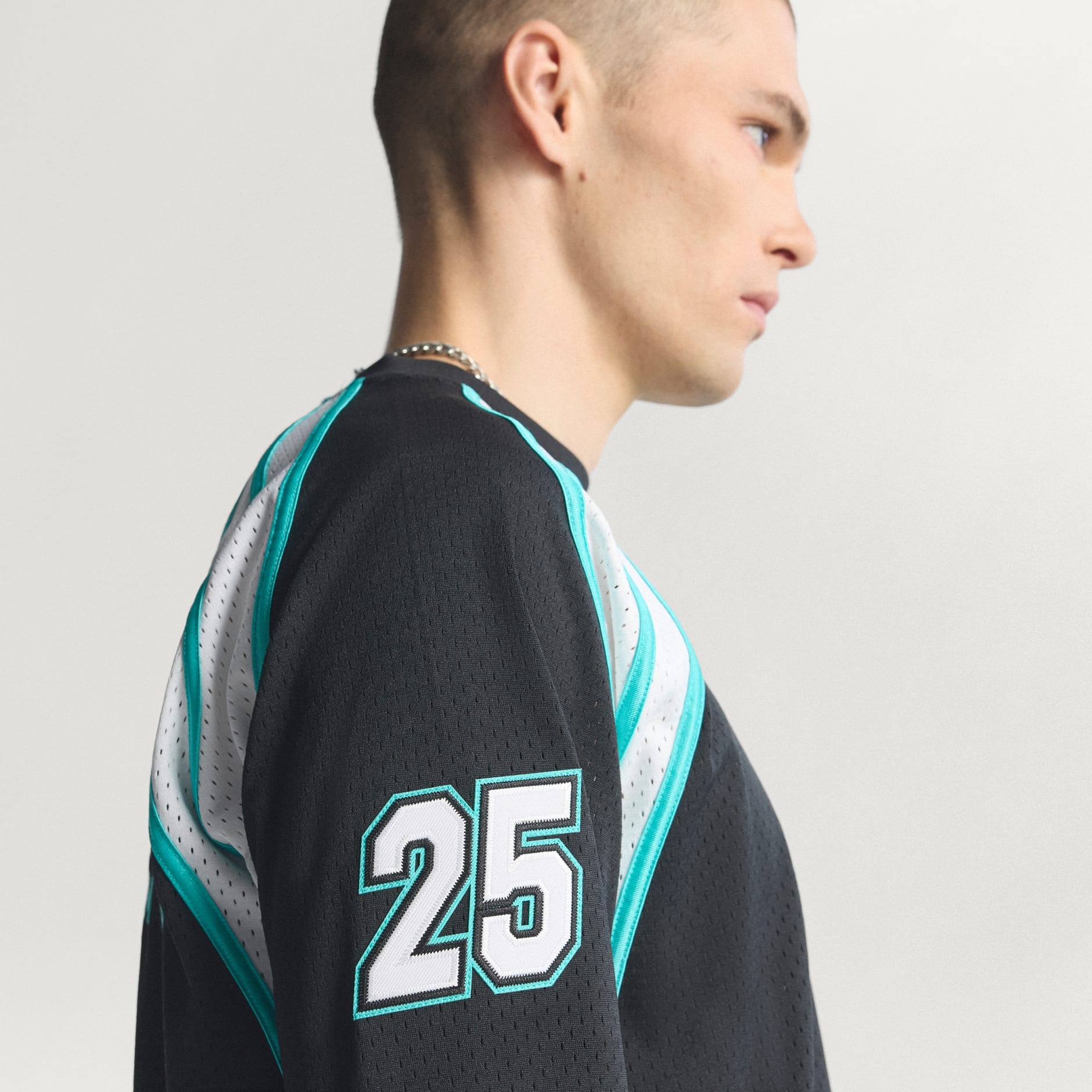 MERCEDES - AMG PETRONAS FORMULA ONE TEAM LAS VEGAS LONGSLEEVE TEE MEN