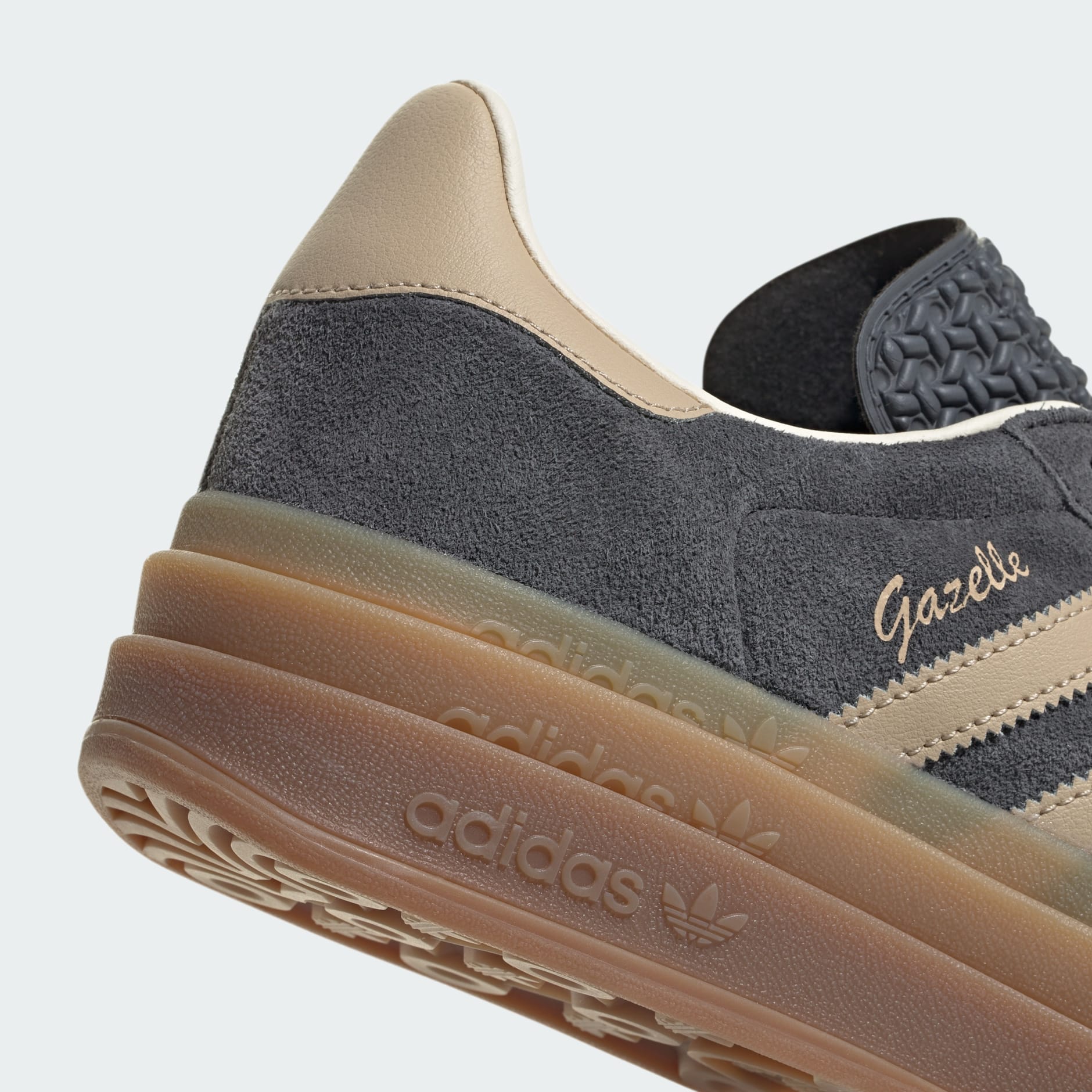 adidas حذاء Gazelle Bold - رمادي