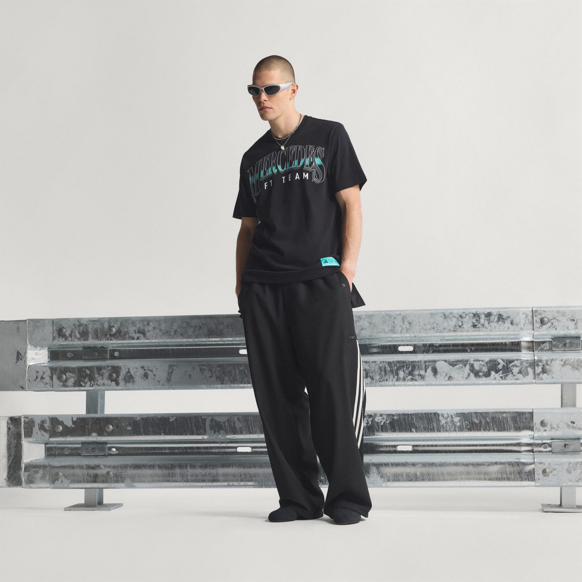 MERCEDES - AMG PETRONAS FORMULA ONE TEAM LAS VEGAS GRAPHIC TEE MEN