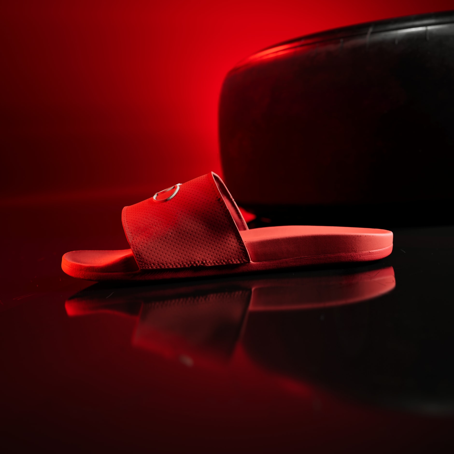 NATIKAČE ADILETTE COMFORT AUDI REVOLUT F1 TEAM