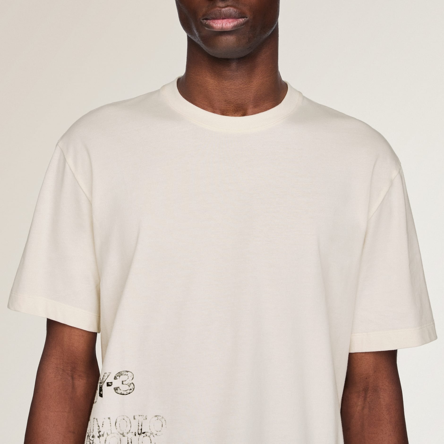 TRICOU CU M&Acirc;NECĂ SCURTĂ Y-3 GFX