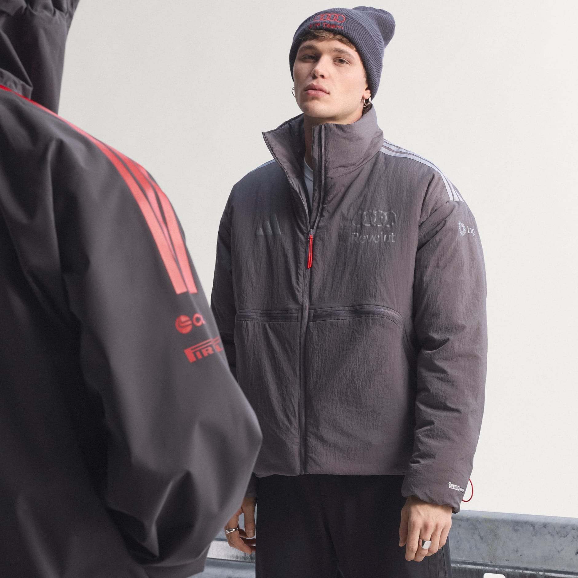 JACHETĂ CĂPTUȘITĂ AUDI REVOLUT F1 TEAM ENGINEERS & MARKETING