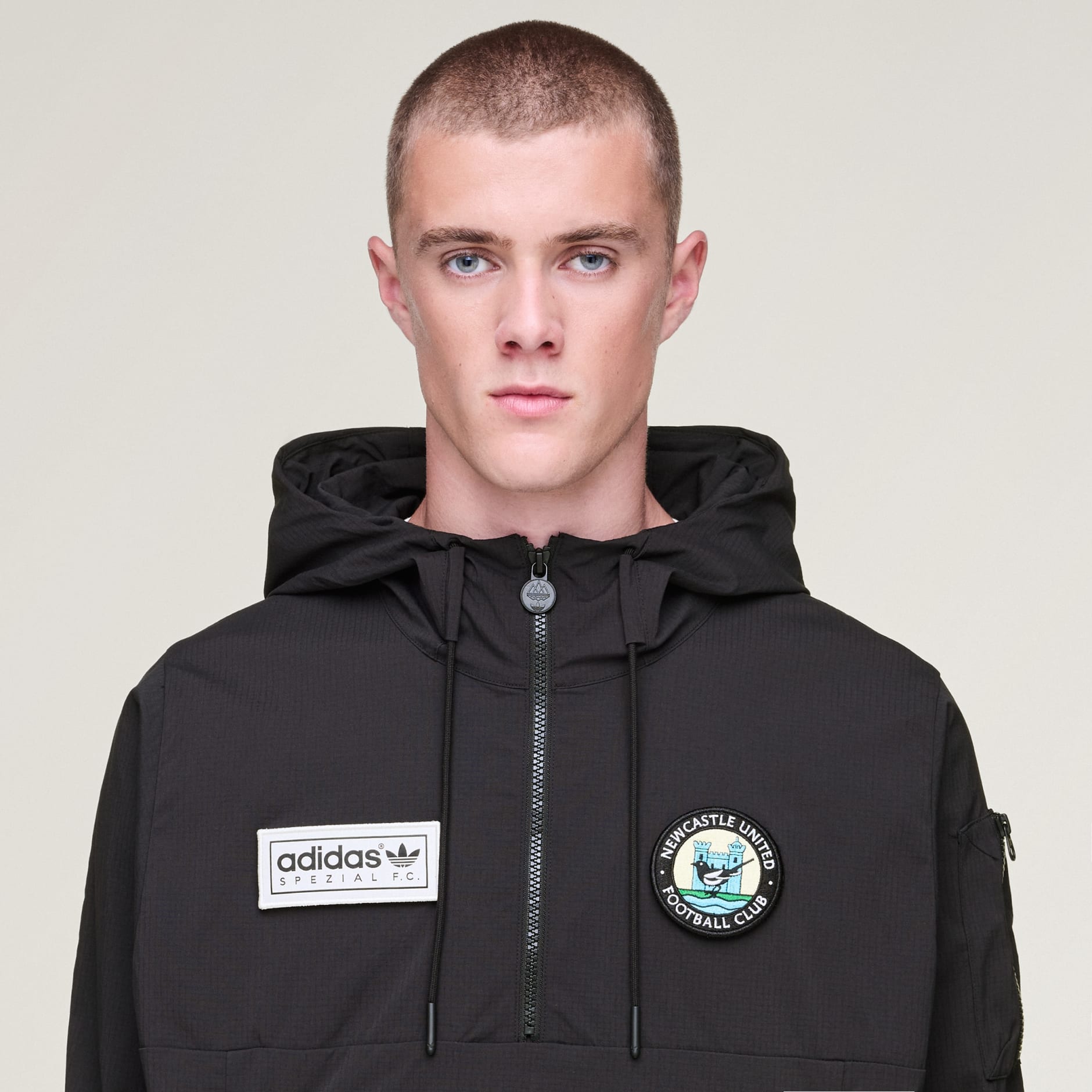 JACHETĂ NEWCASTLE SPZL F.C.