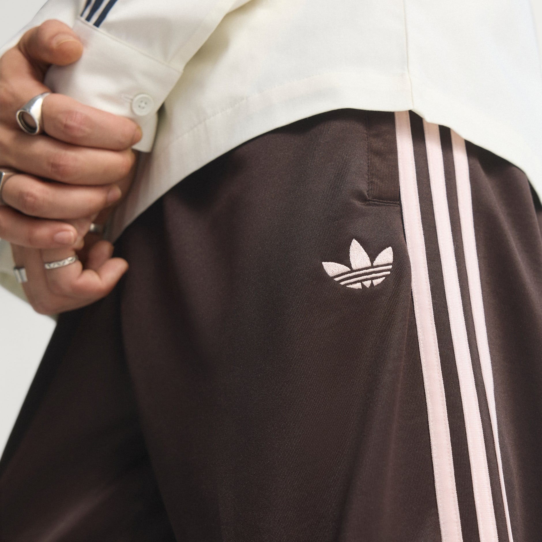 DONJI DIO TRENIRKE KLASIČNOG KROJA