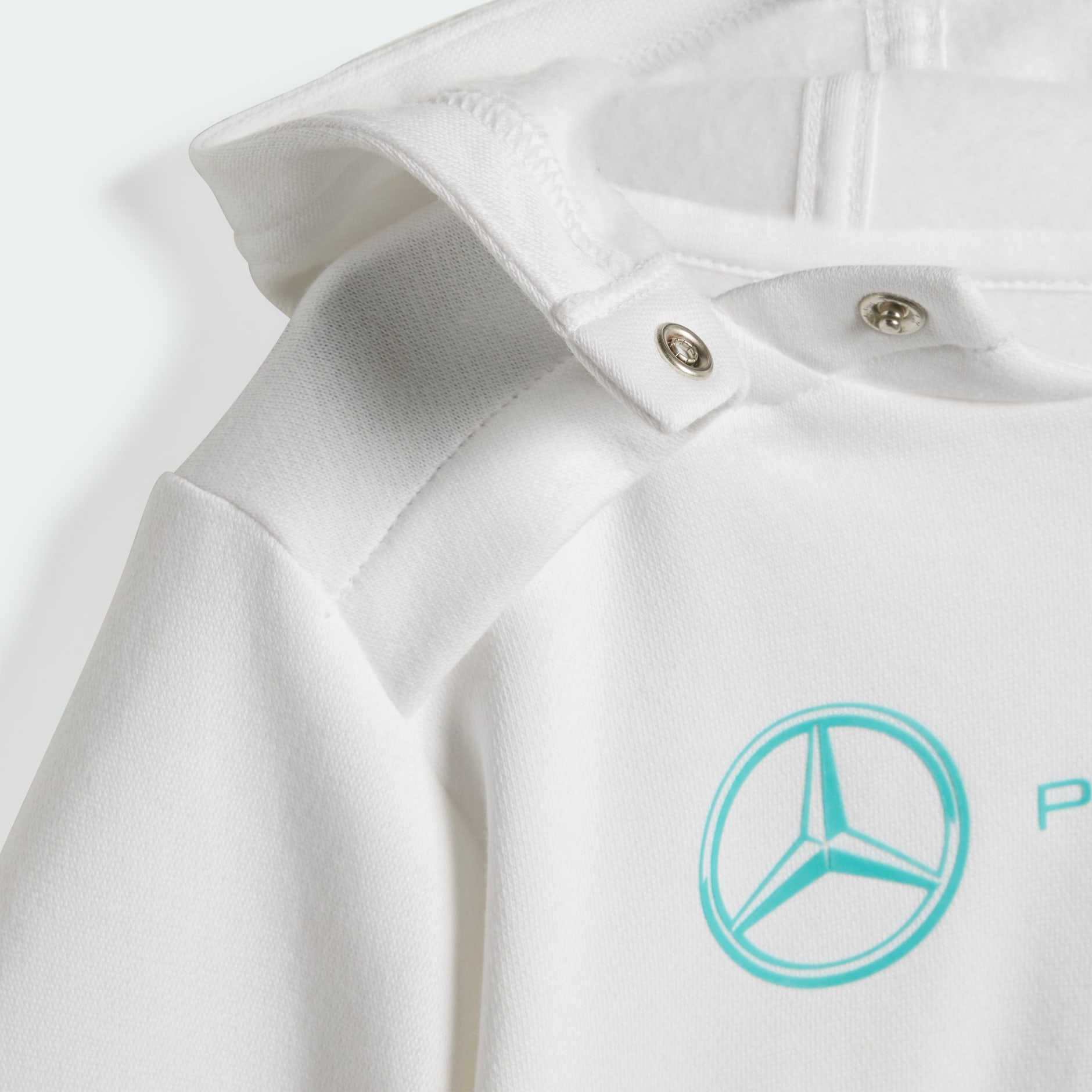 SET JOGGER MERCEDES - AMG PETRONAS FORMULA ONE TEAM DNA CU M&Acirc;NECĂ LUNGĂ PENTRU COPII