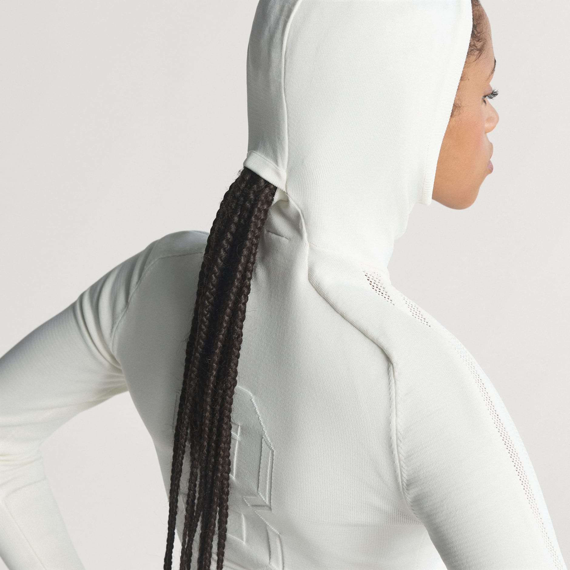 PULOVER TRICOTAT CU GLUGĂ ȘI M&Acirc;NECĂ LUNGĂ