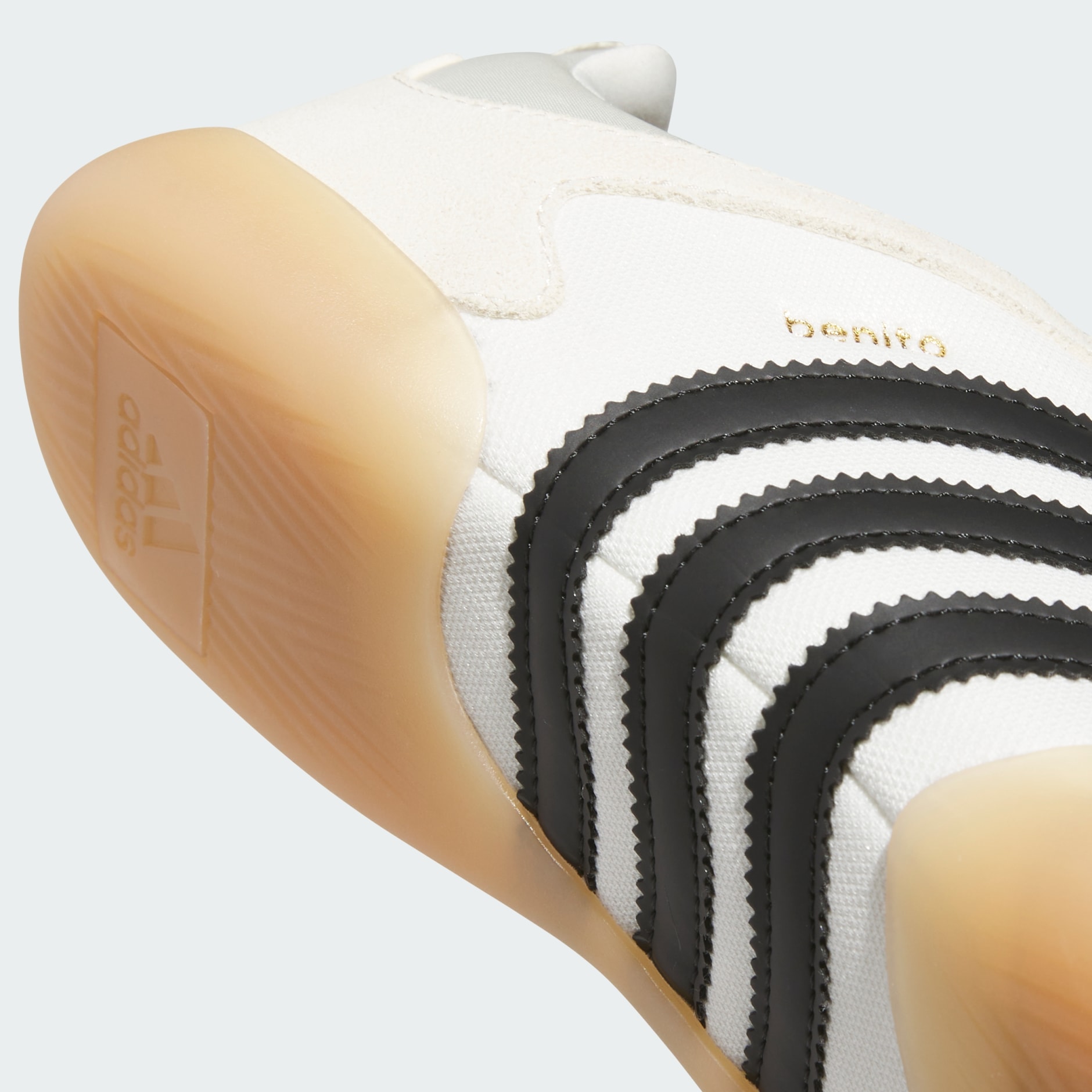 Bad Bunny 芭蕾舞風運動鞋