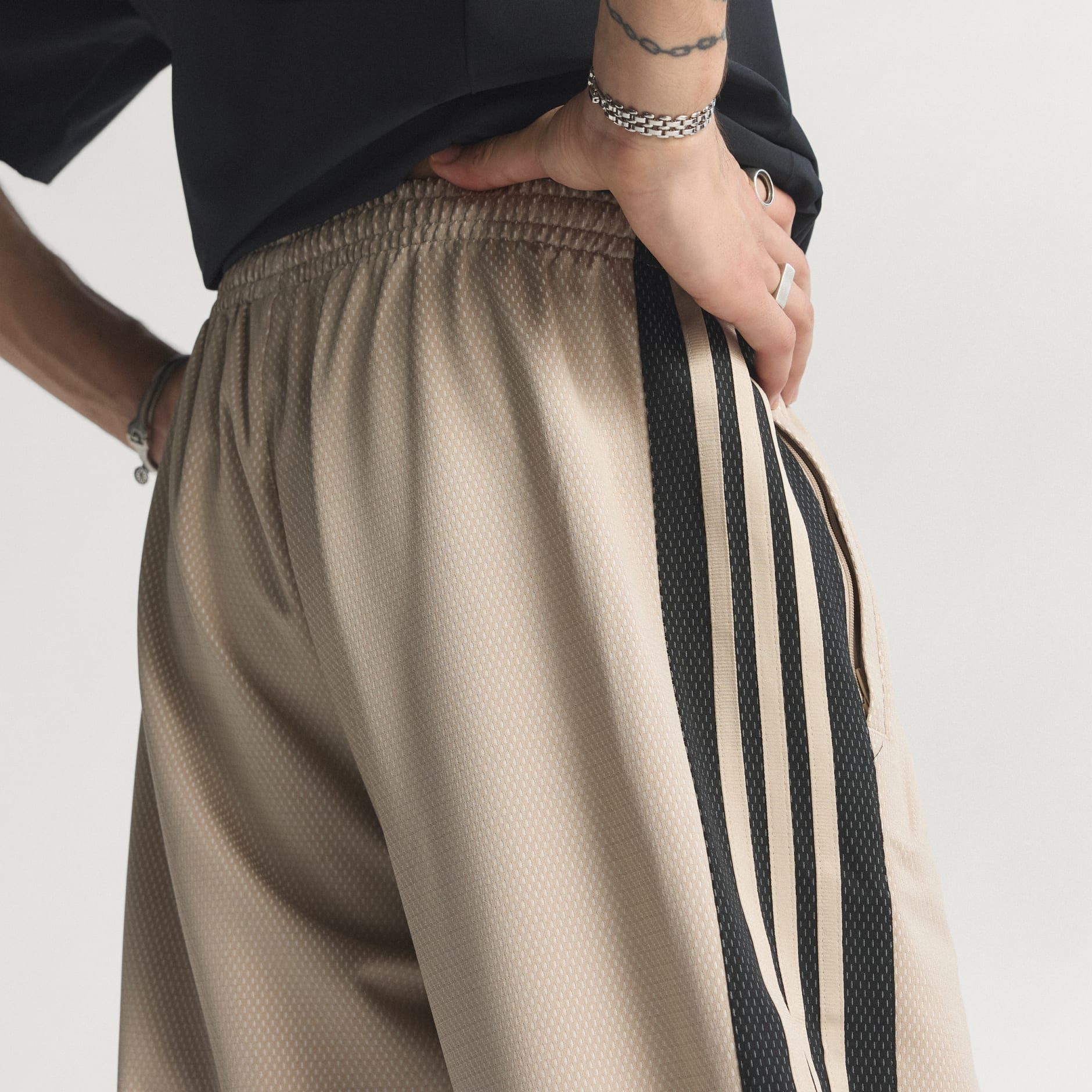 LOOSE MESH TRACKPANTS