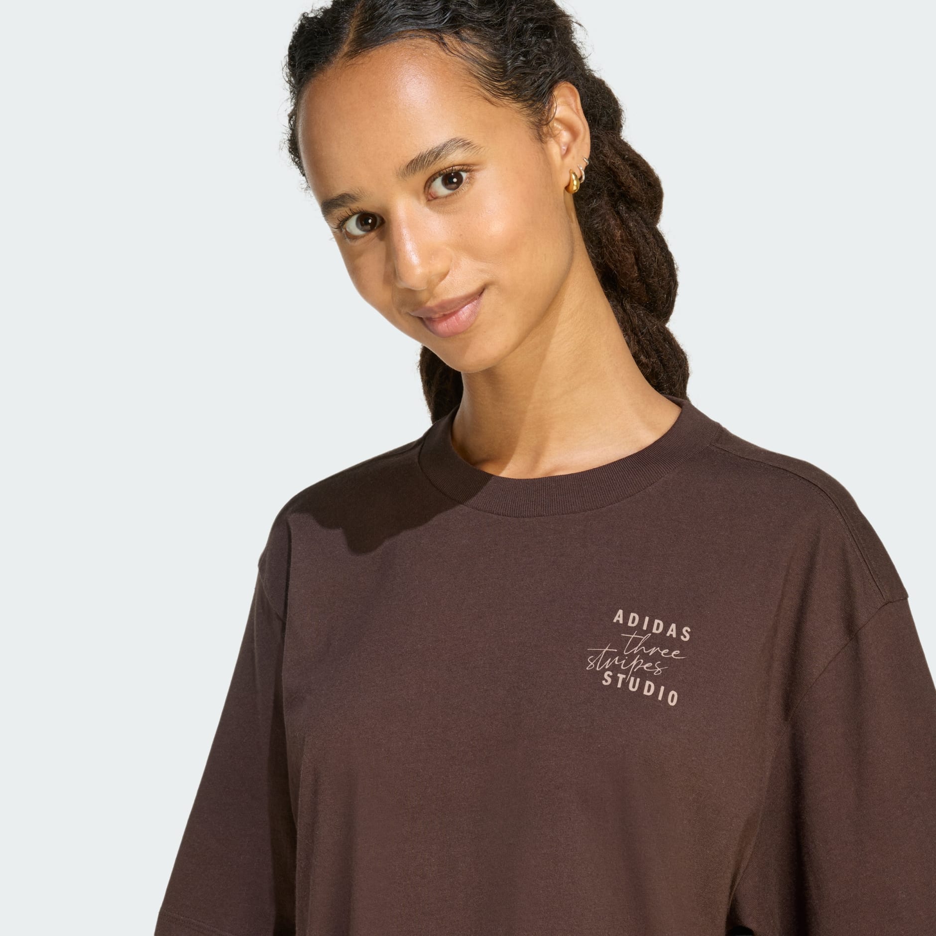 חולצת טי בויפרנד של סטודיו 3 סטריפס