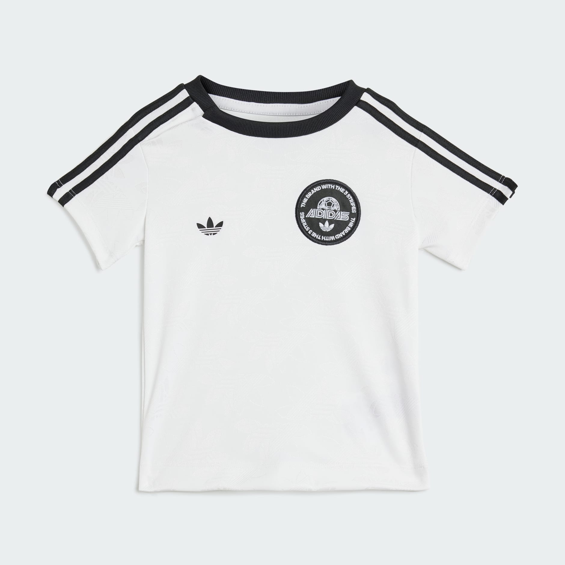 طقم تيشيرت وشورت للأطفال