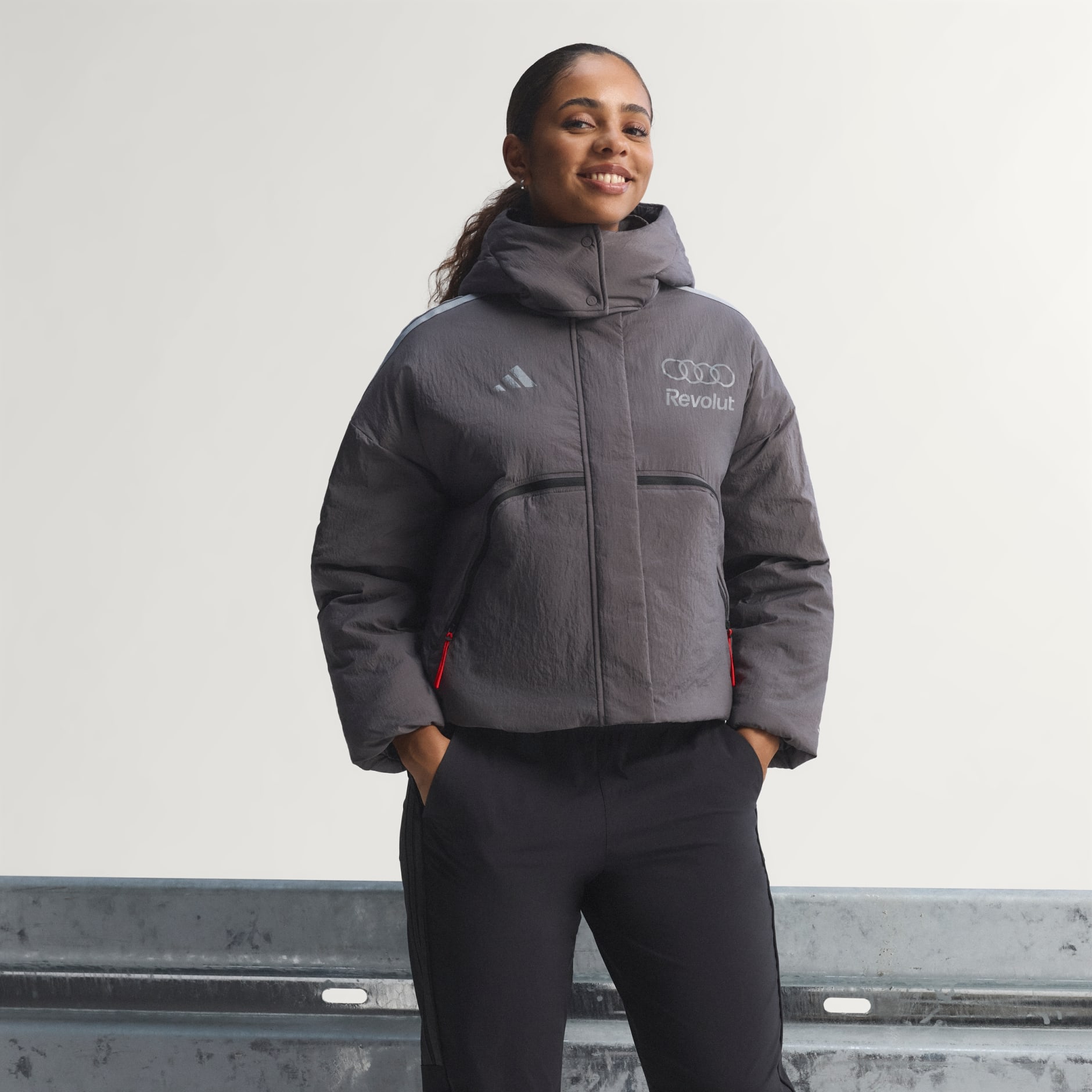 JACHETĂ CĂPTUȘITĂ AUDI REVOLUT F1 TEAM ENGINEERS & MARKETING