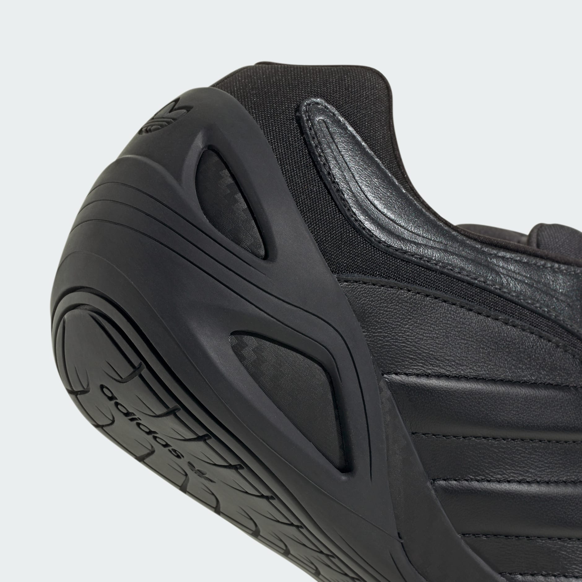 أحذية Adiracer GT