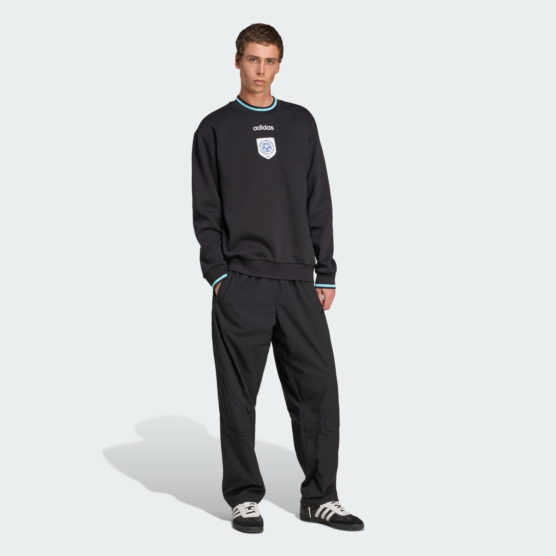 Hanorac cu guler rotund și siglă