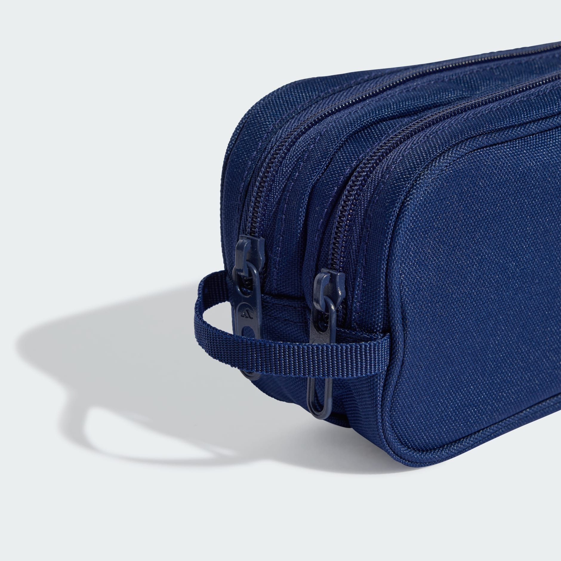 مقلمة بسحّابين